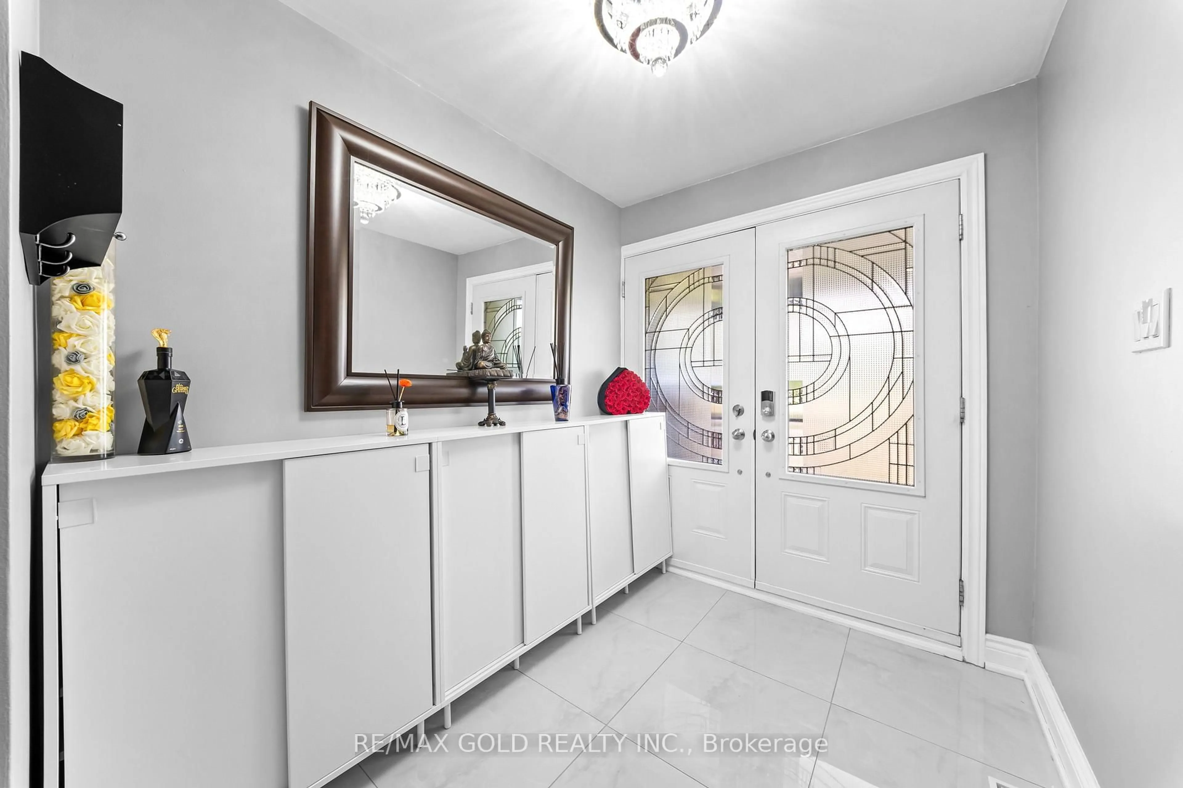 Indoor entryway for 4 Collingdale Rd, Toronto Ontario M9V 3P9