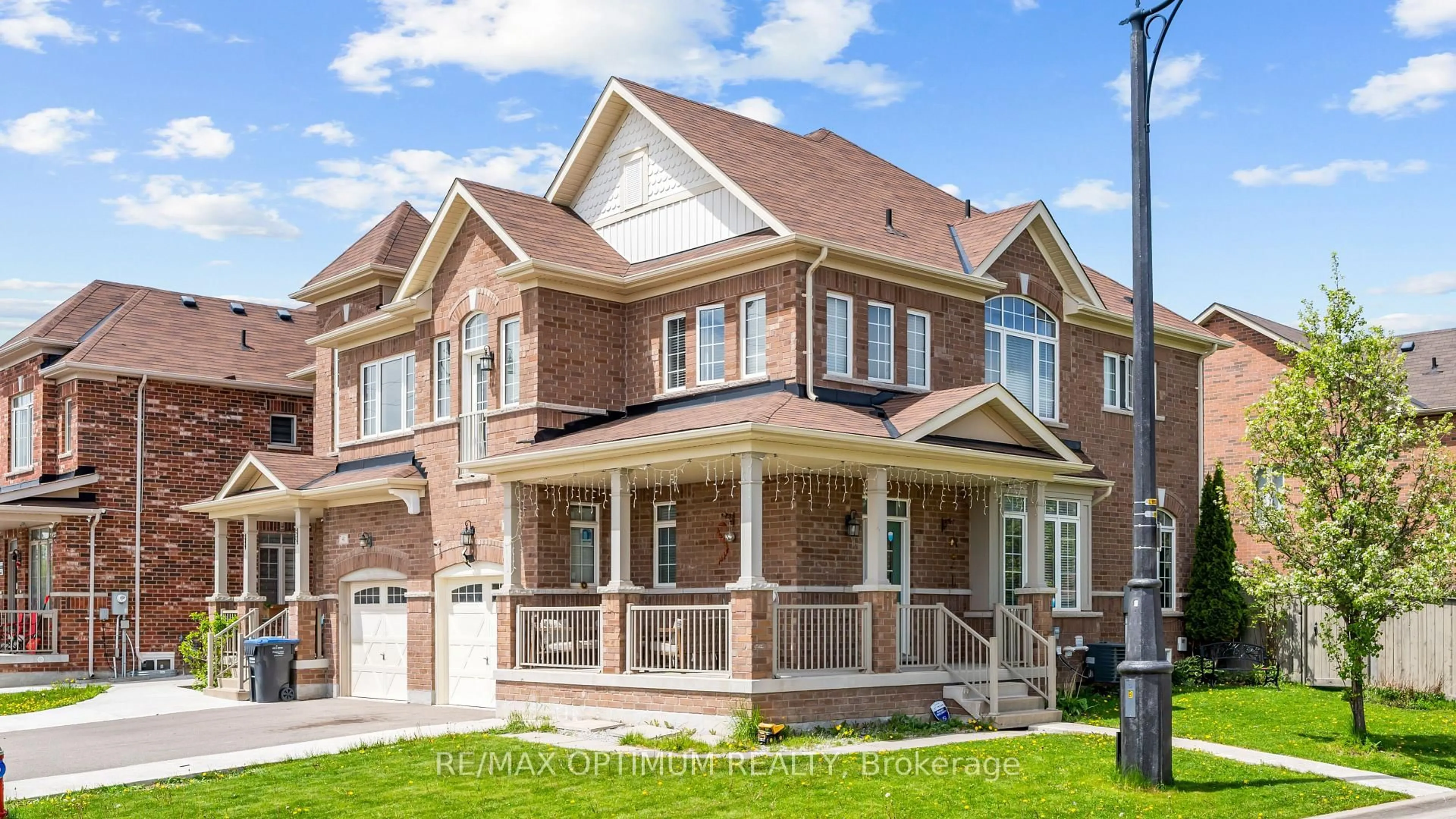 Home with brick exterior material, street for 39 Divinity Circ, Brampton Ontario L7A 3Y4