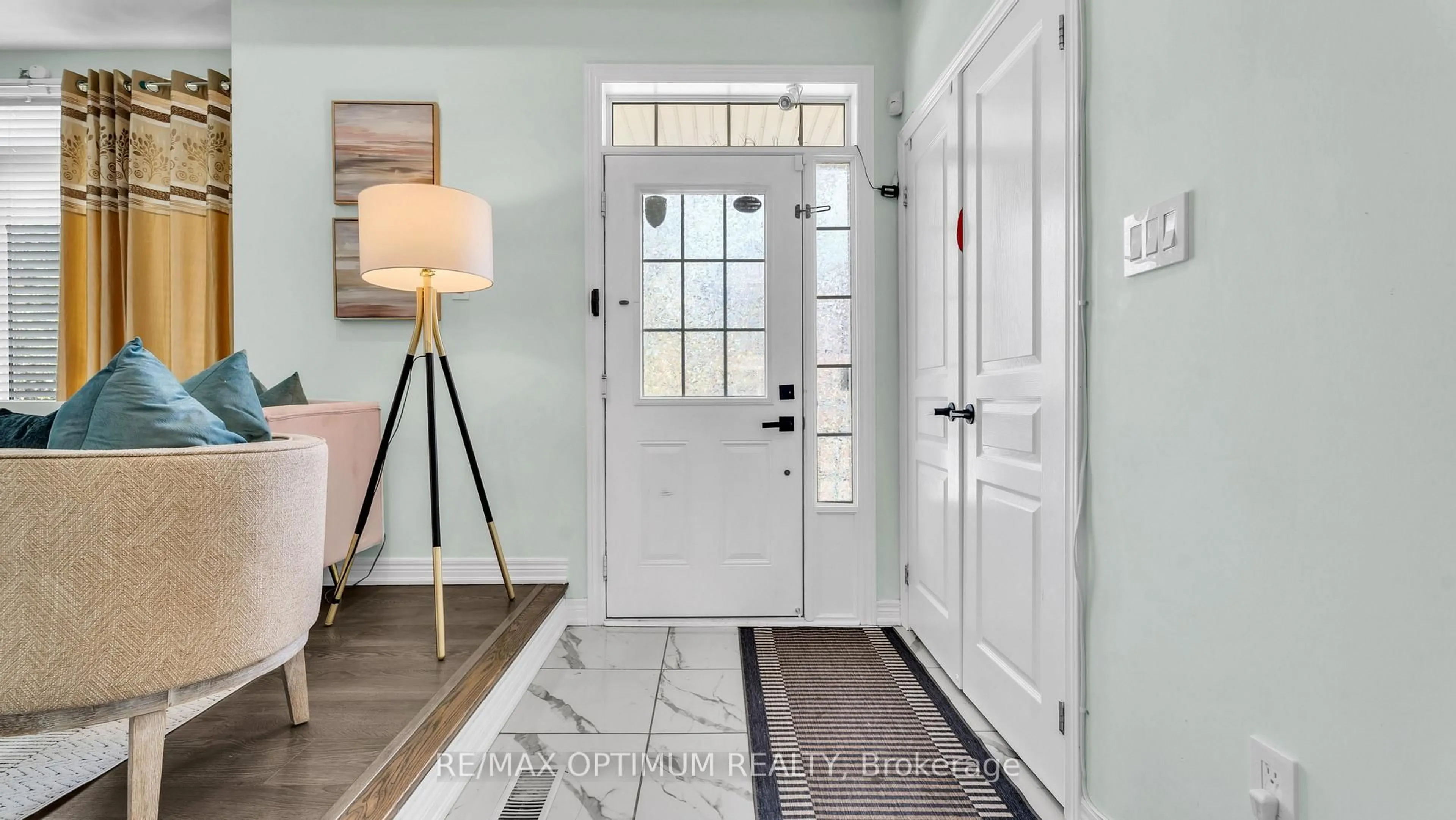 Indoor entryway for 39 Divinity Circ, Brampton Ontario L7A 3Y4