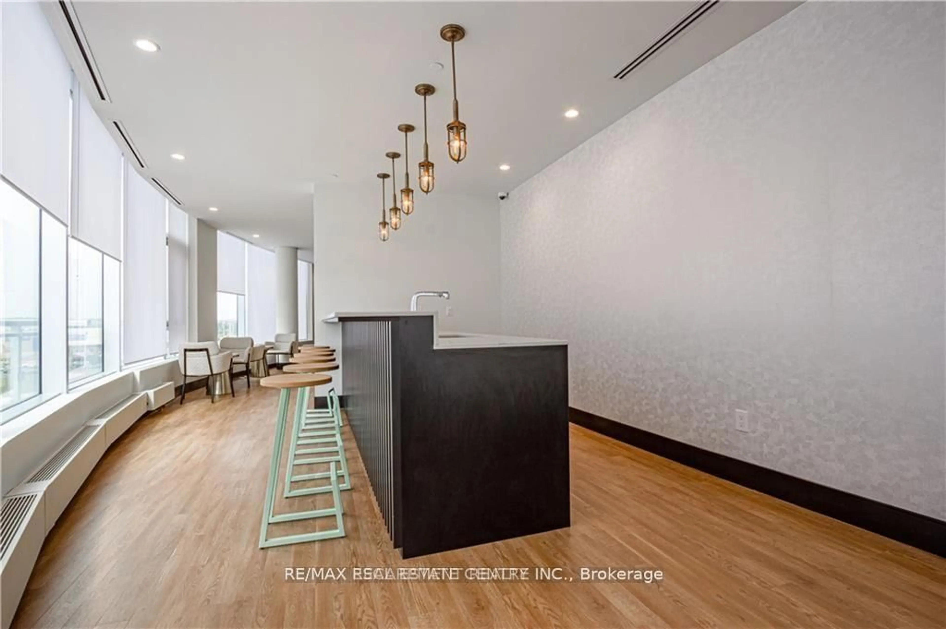 Unknown for 2520 Eglinton Ave #403, Mississauga Ontario L5M 0Y4