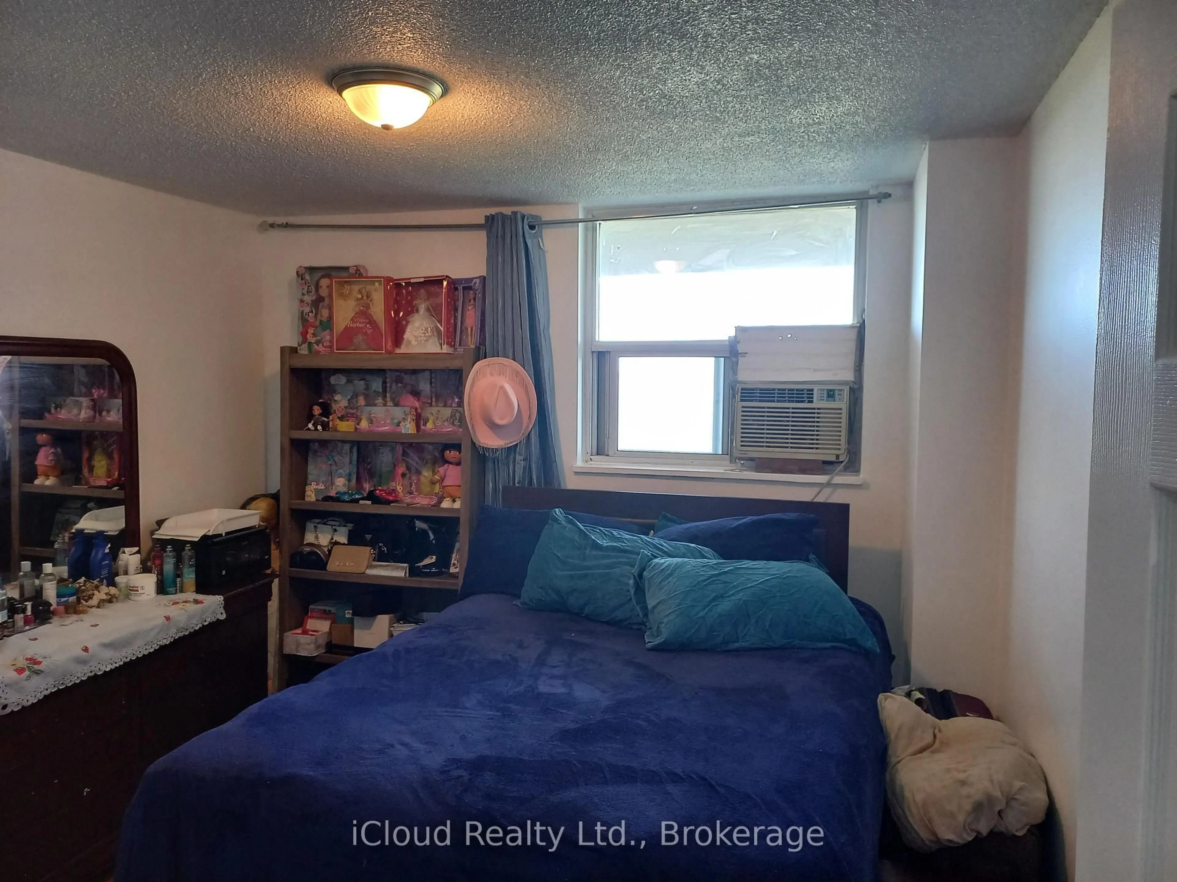 A pic of a room for 390 Dixon Rd #806, Toronto Ontario M9R 1T4