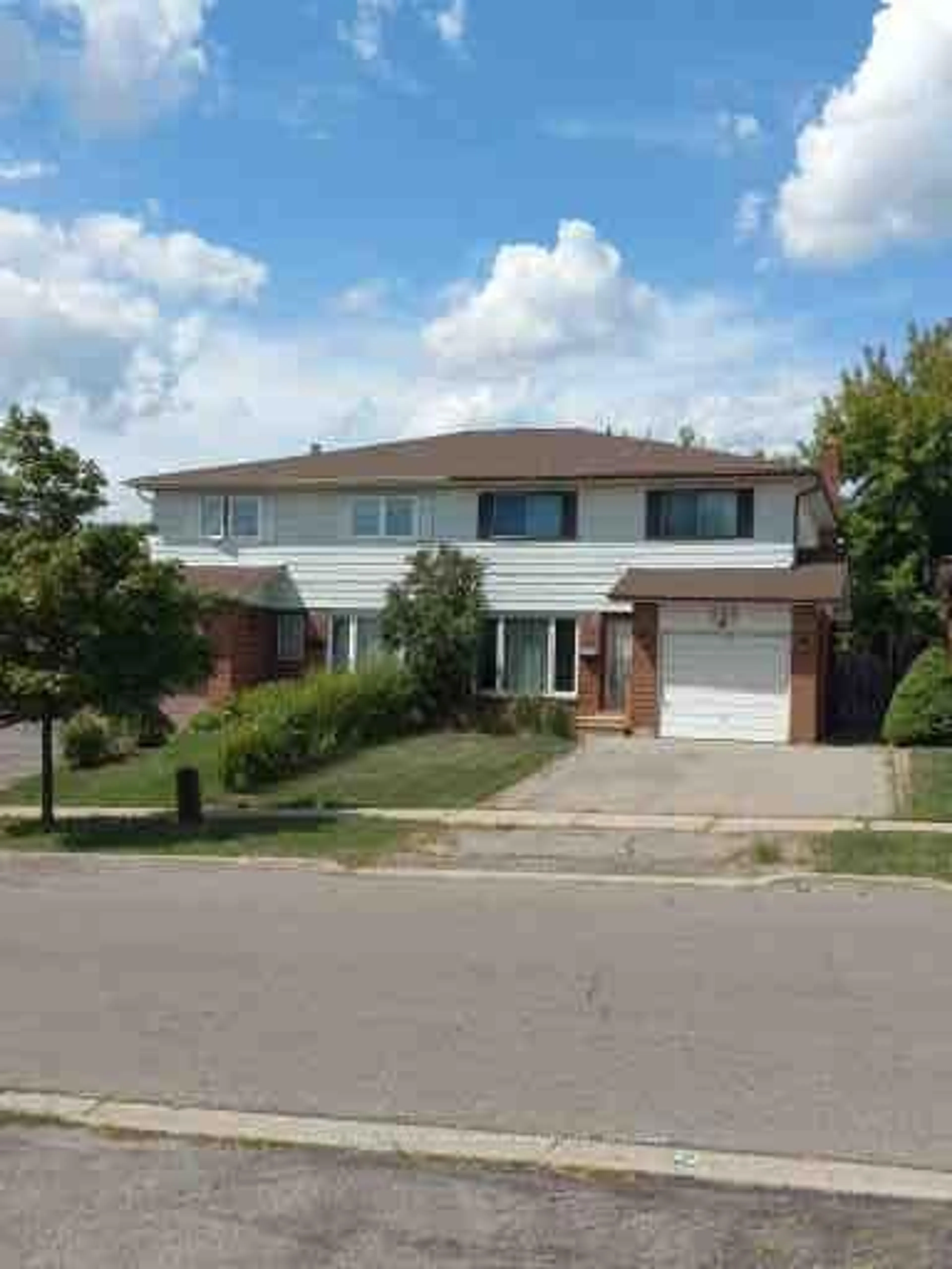 Home with brick exterior material, street for 152 Beech St, Brampton Ontario L6V 1V6