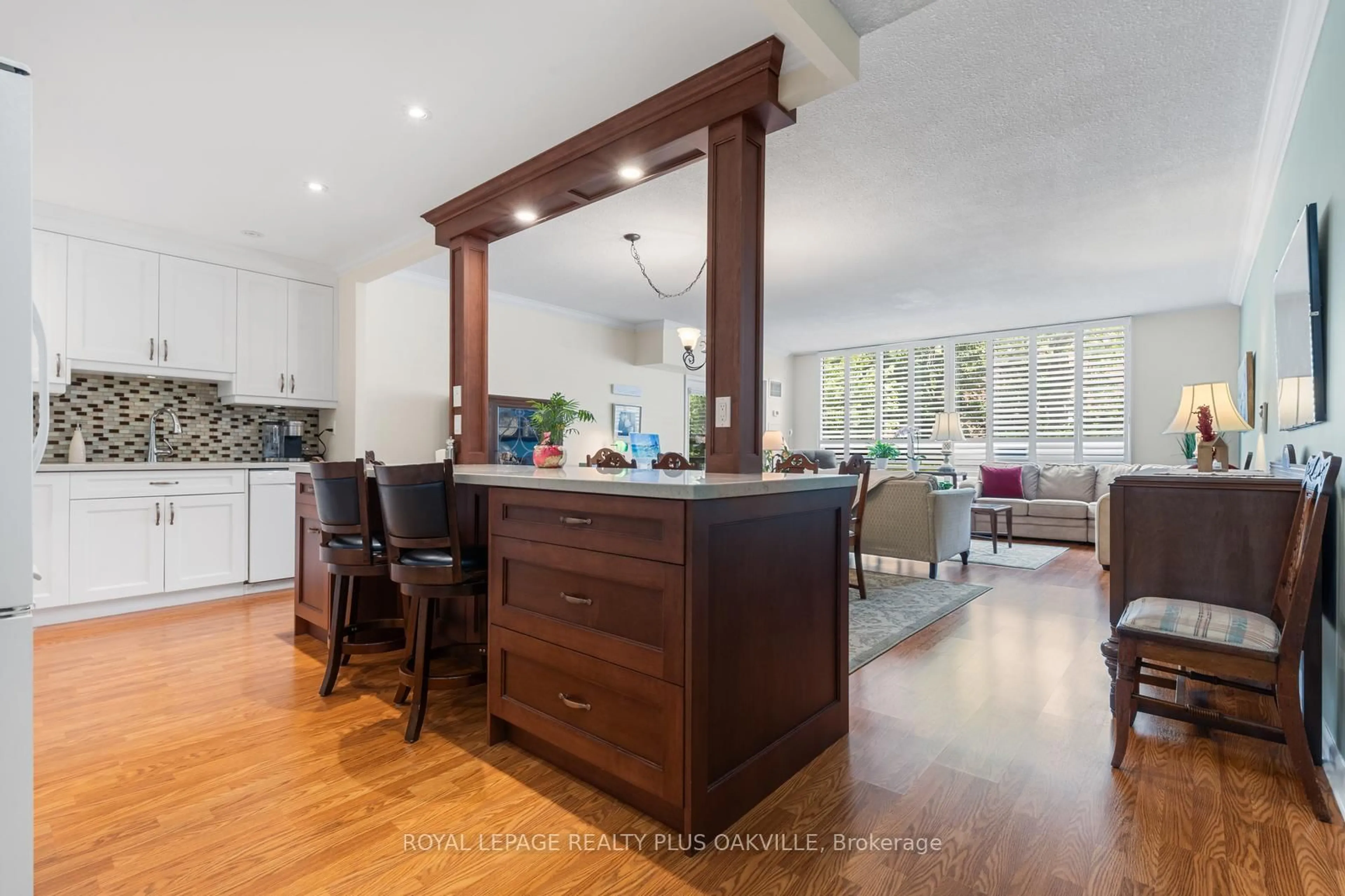 Open concept kitchen, wood/laminate floor for 2175 Marine Dr #102, Oakville Ontario L6L 5L5