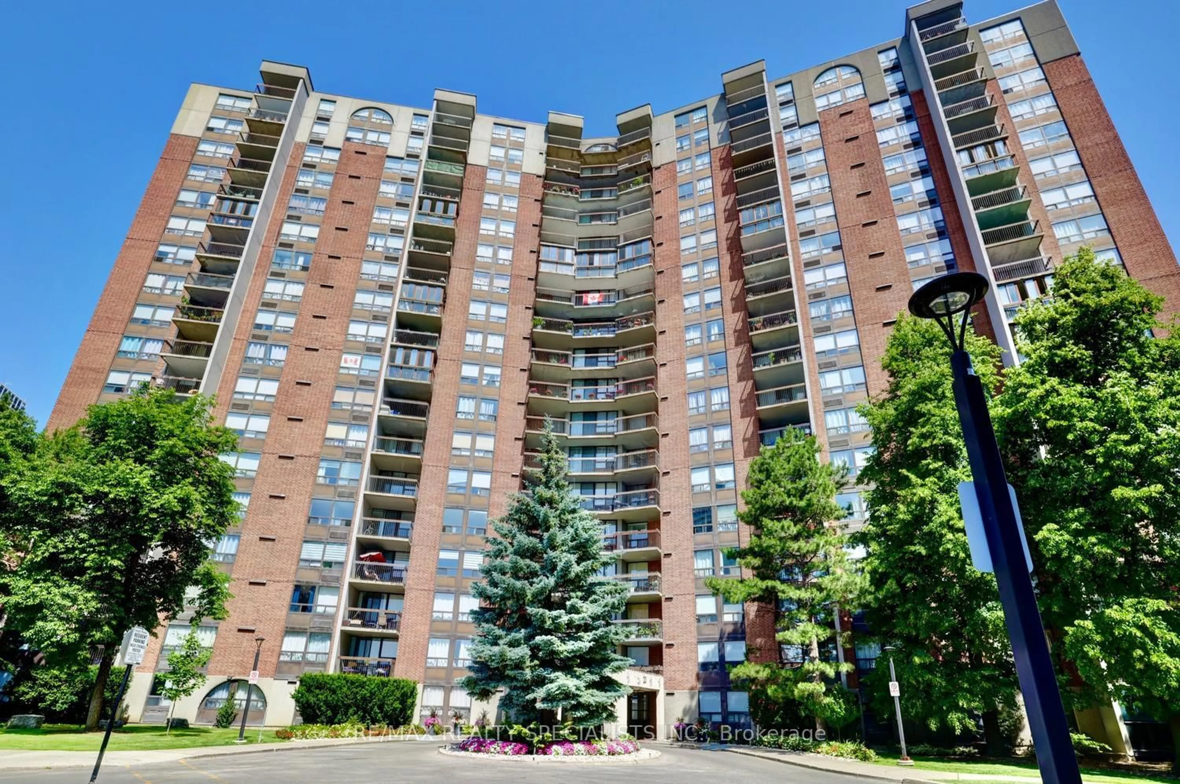 Patio, unknown for 20 Mississauga Valley Blvd #704, Mississauga Ontario L5A 3S1