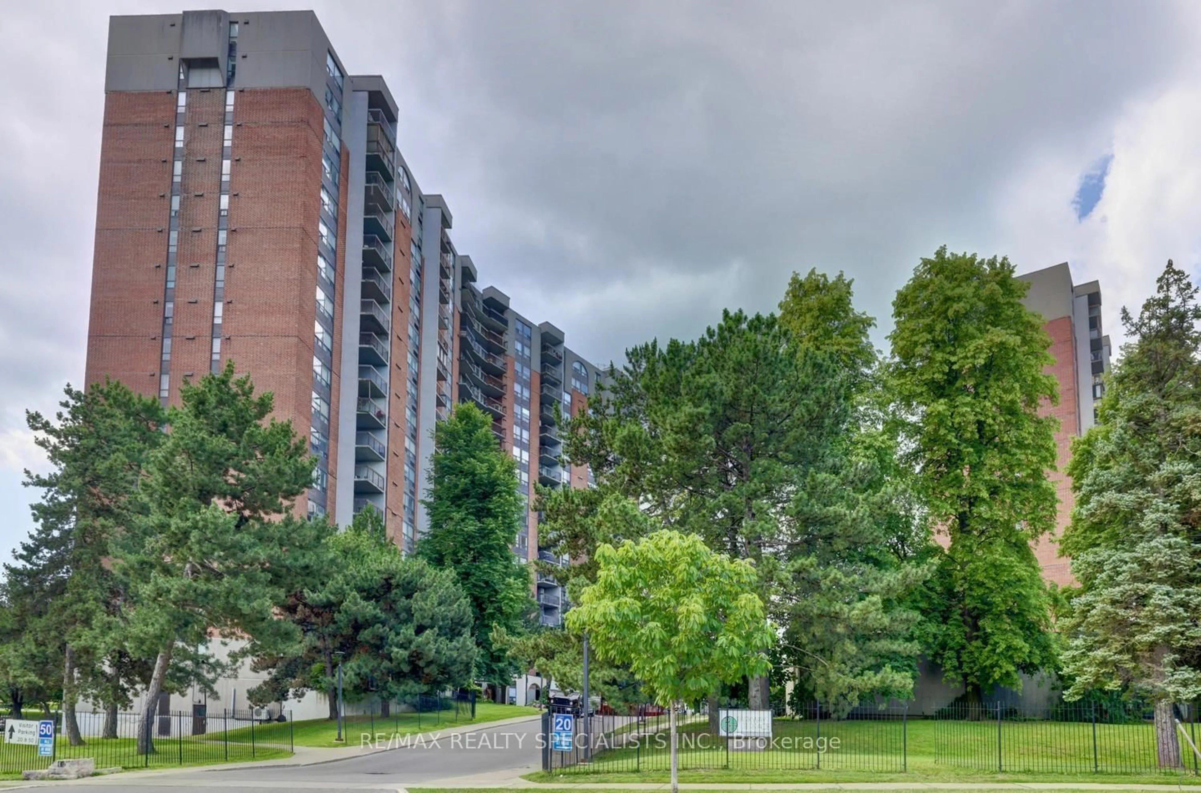 A pic from outside/outdoor area/front of a property/back of a property/a pic from drone, street for 20 Mississauga Valley Blvd #704, Mississauga Ontario L5A 3S1