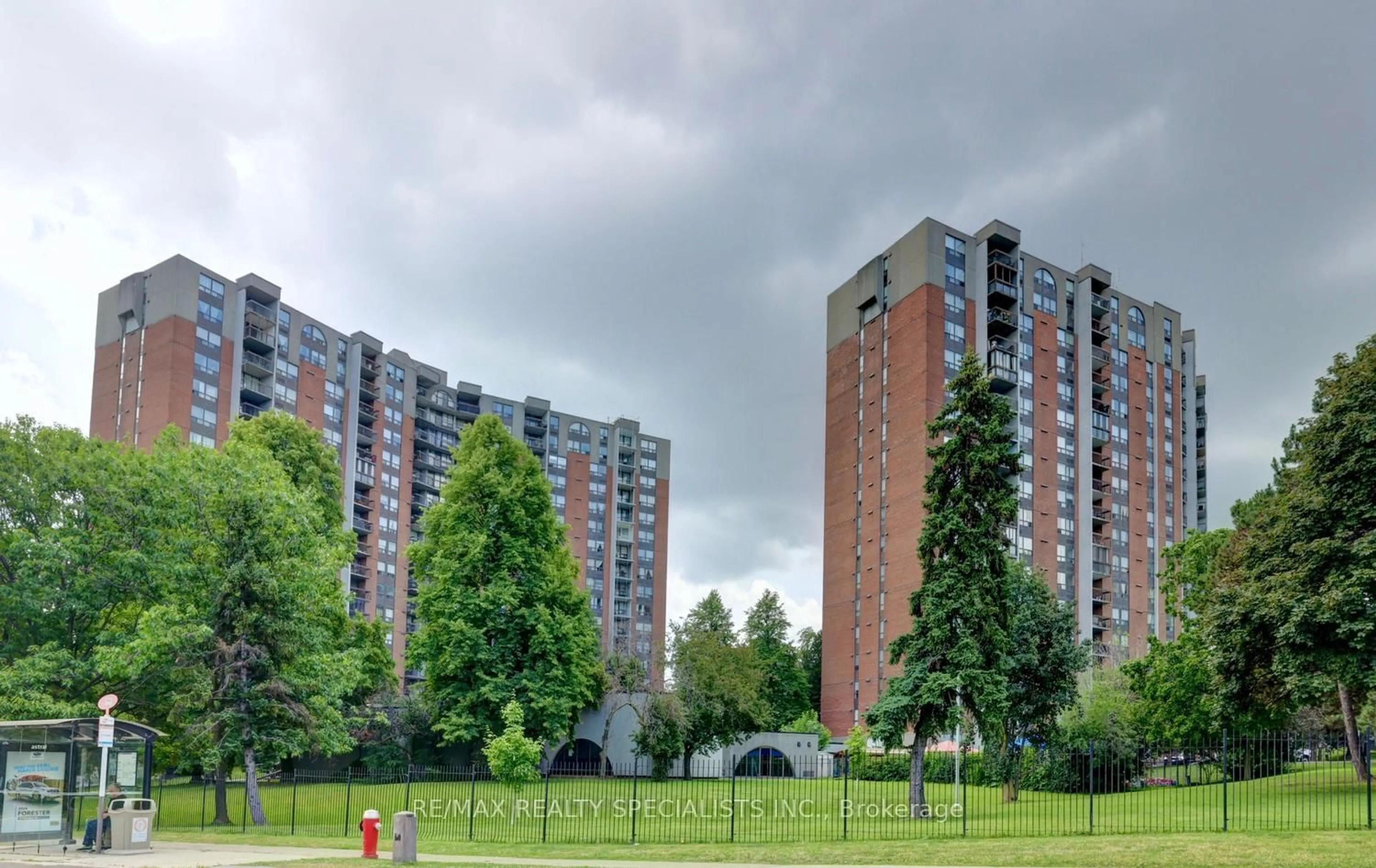 A pic from outside/outdoor area/front of a property/back of a property/a pic from drone, unknown for 20 Mississauga Valley Blvd #704, Mississauga Ontario L5A 3S1