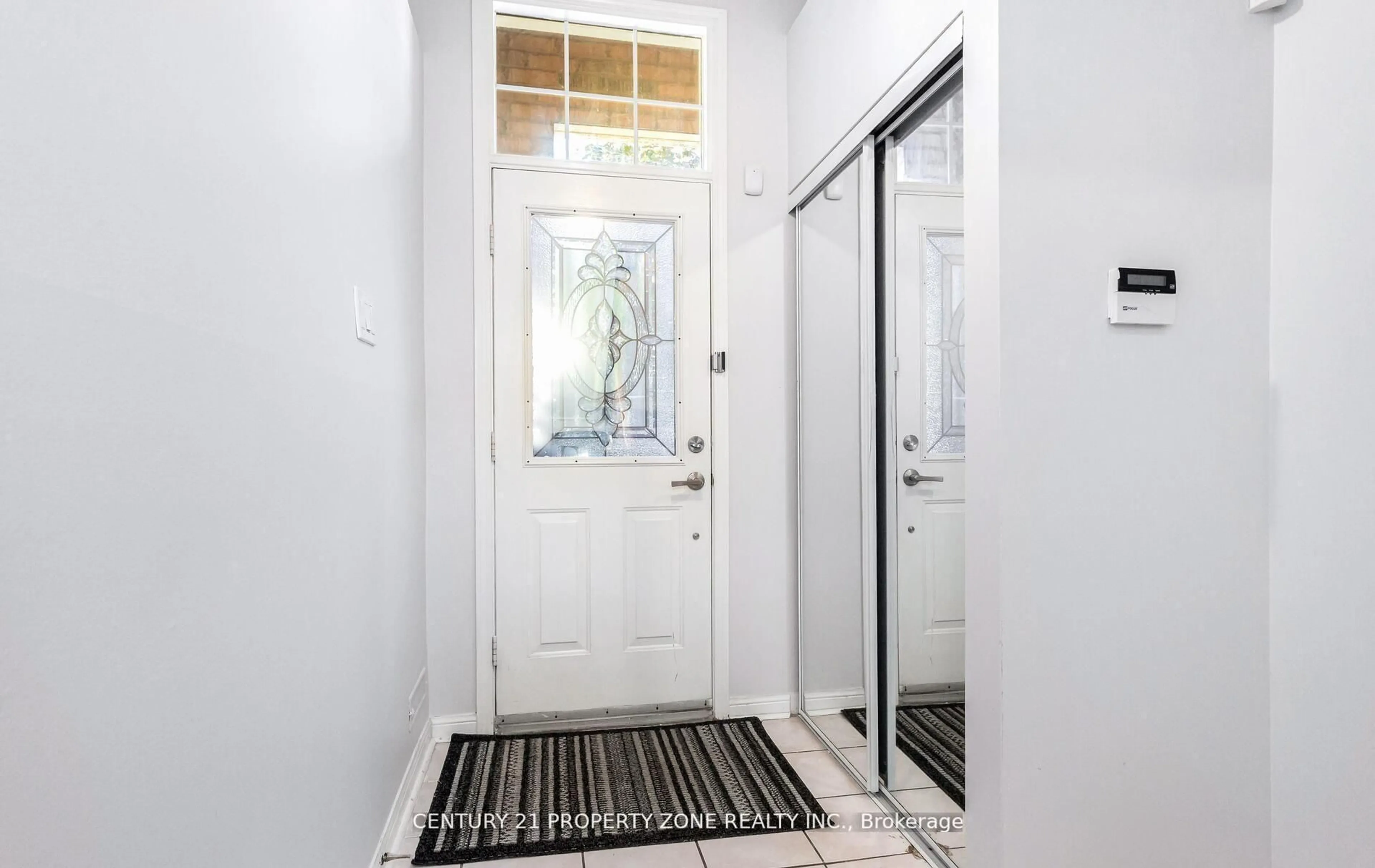Indoor entryway for 2 Claybrick Crt #39, Brampton Ontario L6V 4M7