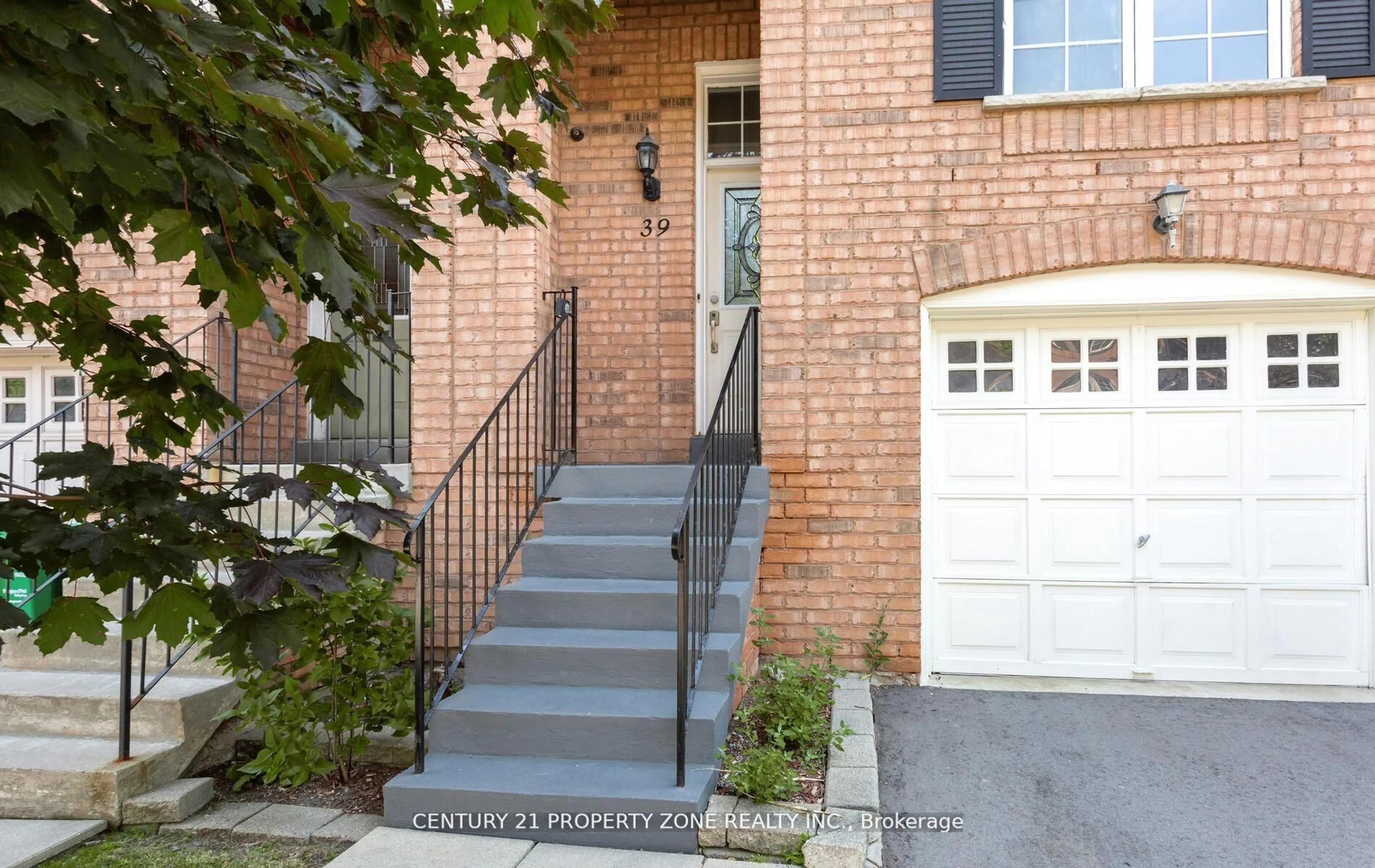 Unknown for 2 Claybrick Crt #39, Brampton Ontario L6V 4M7
