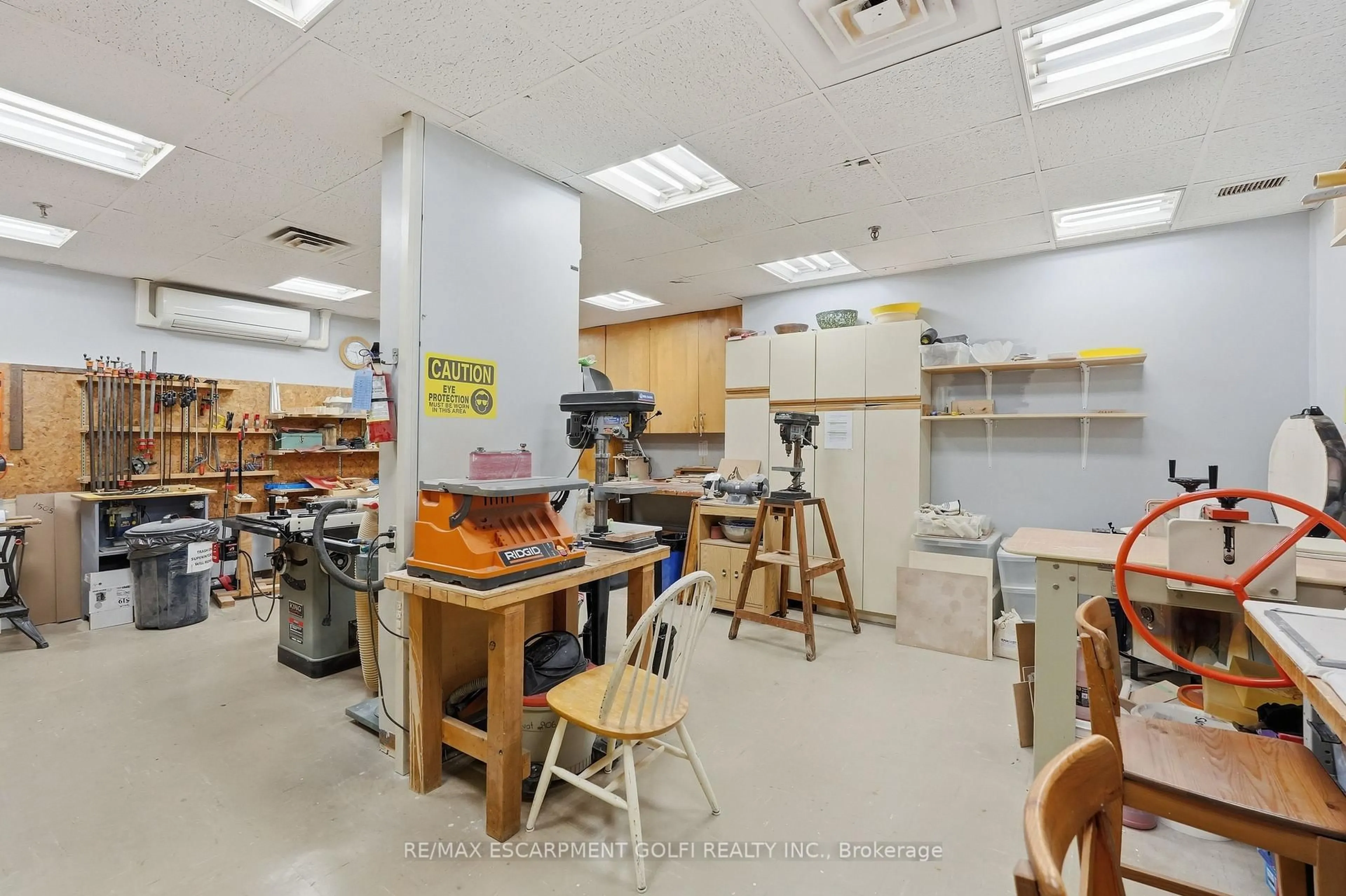 trreb/IMG-W13520166_3c69b9ea-2fef-4295-8ebd-34ca37294e8a-l.jpg