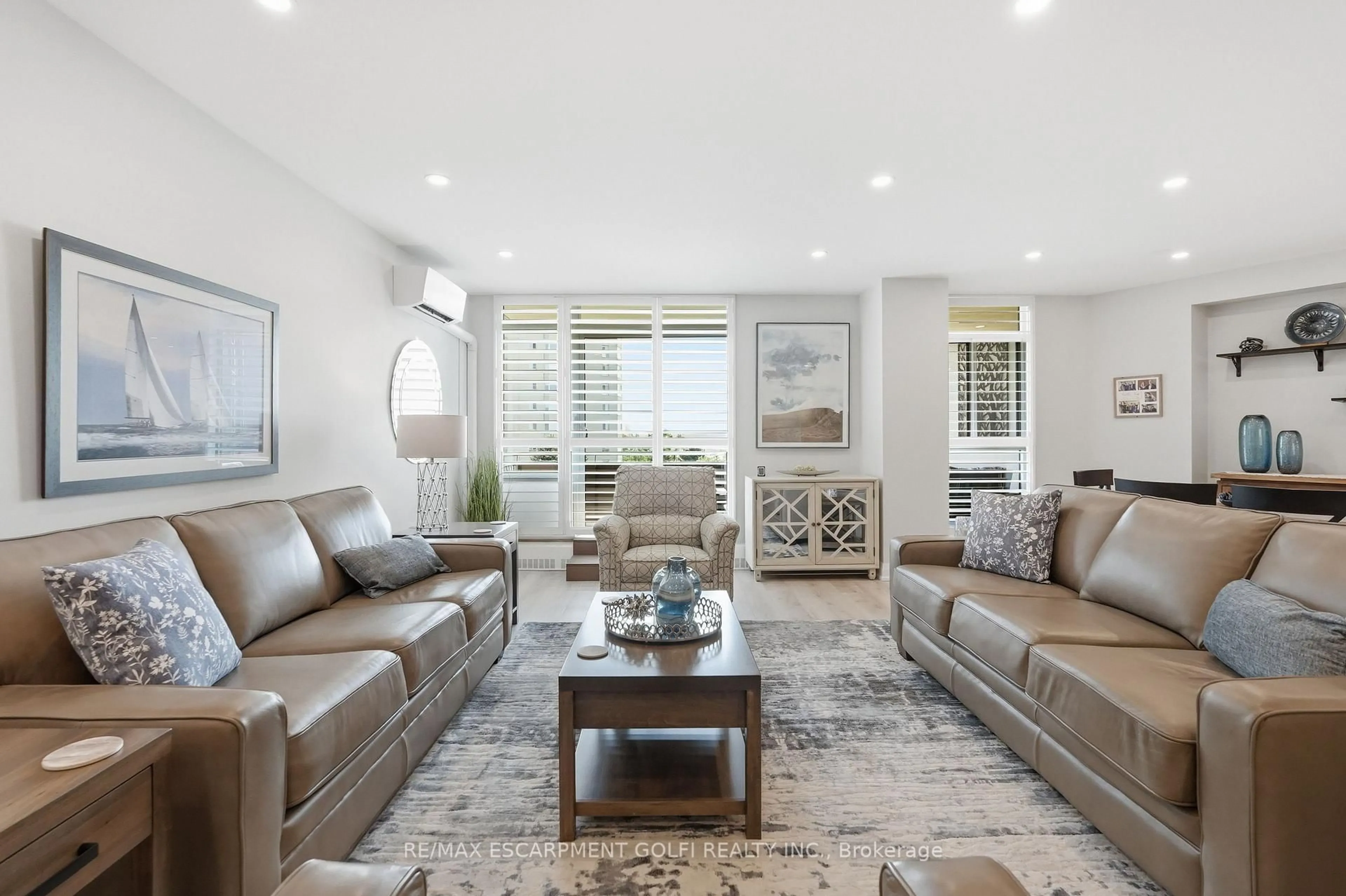 Living room with furniture, unknown for 5250 Lakeshore Rd #508, Burlington Ontario L7L 5L2