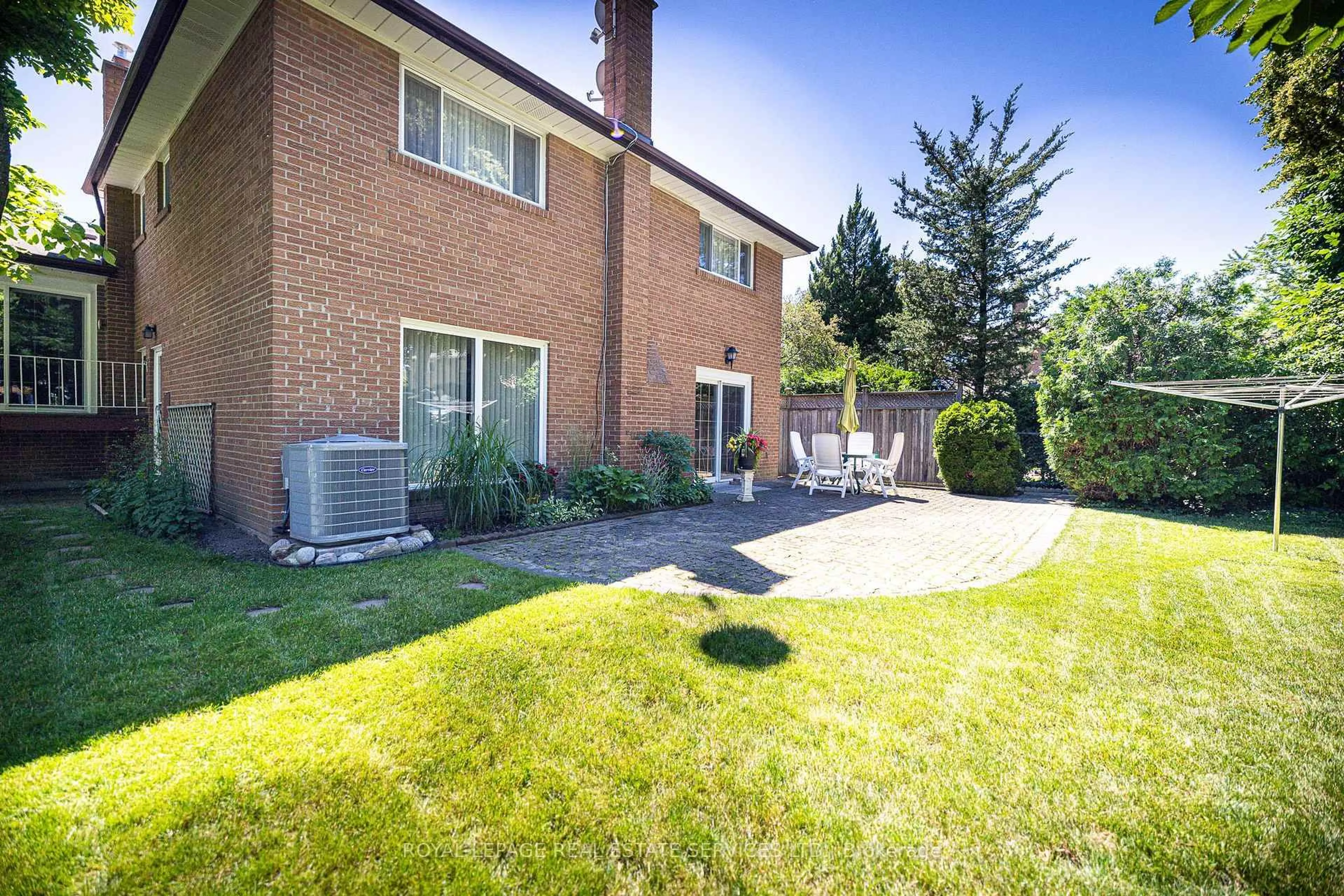 Patio, street for 3465 Lincove Terr, Mississauga Ontario L4Y 3N4
