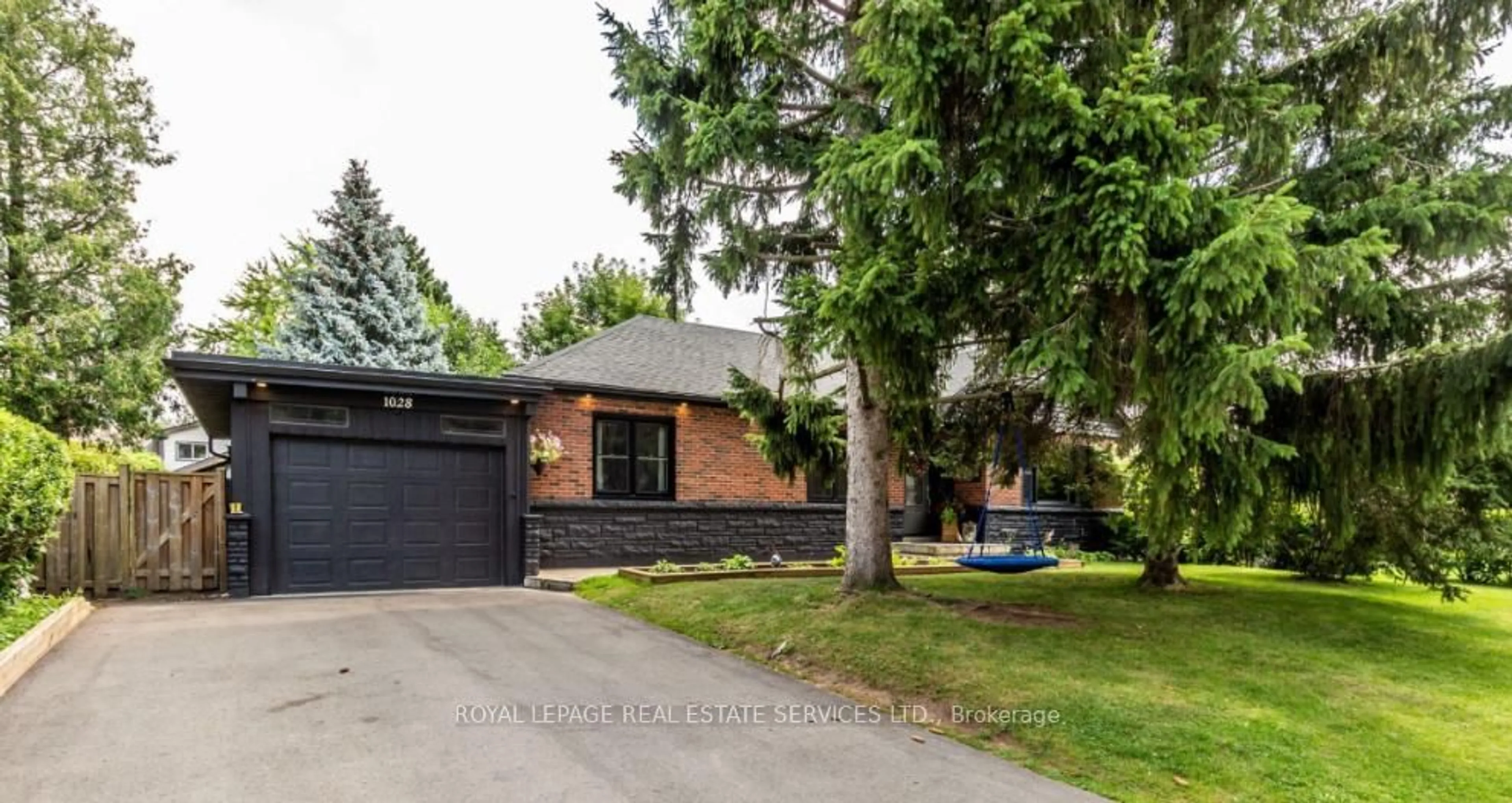 Home with brick exterior material, street for 1028 Cedar Ave, Burlington Ontario L7T 2S1