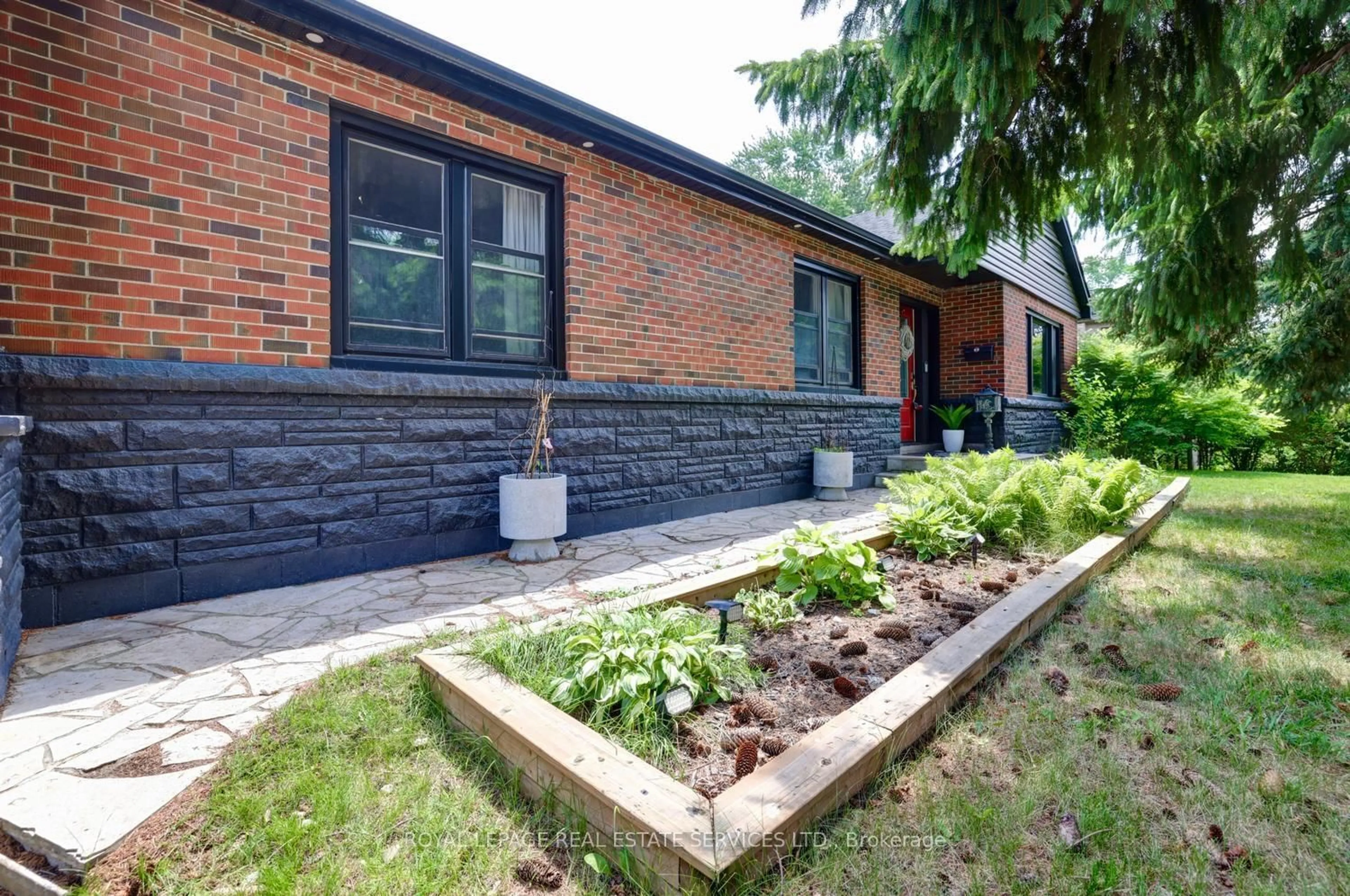 Home with brick exterior material, street for 1028 Cedar Ave, Burlington Ontario L7T 2S1