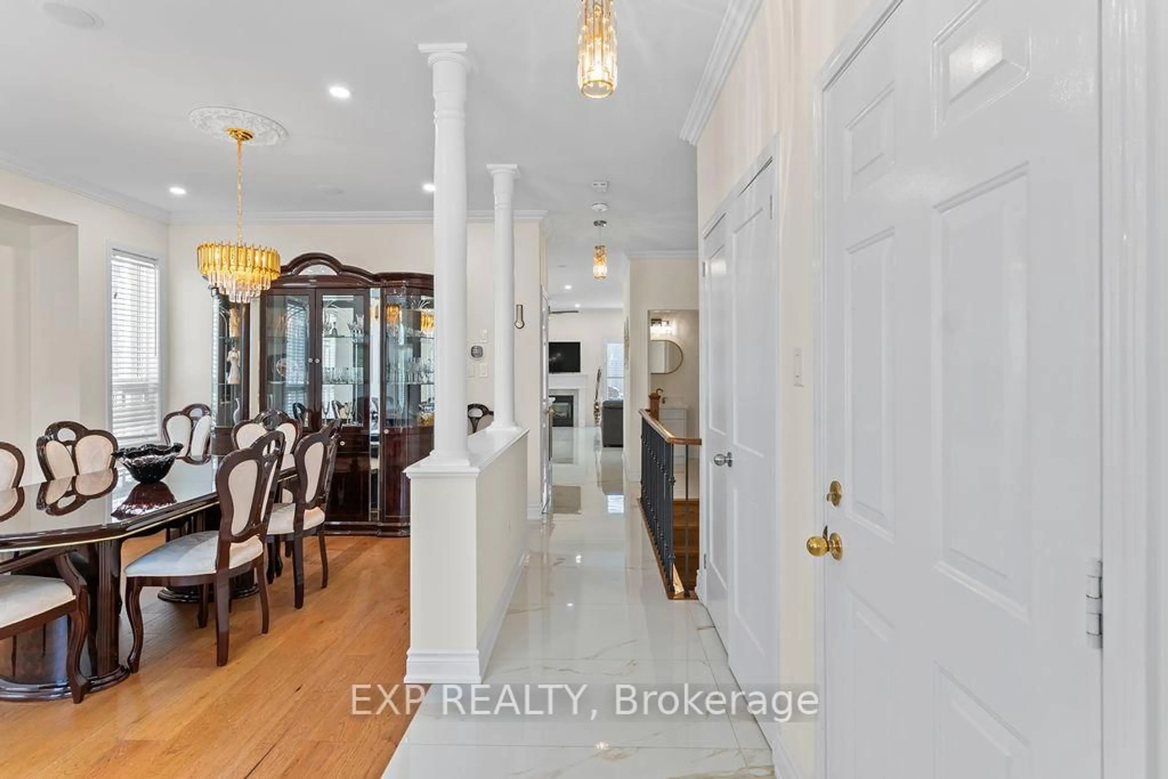 Indoor entryway for 225 Ellis Cres, Halton Hills Ontario L9T 6B5