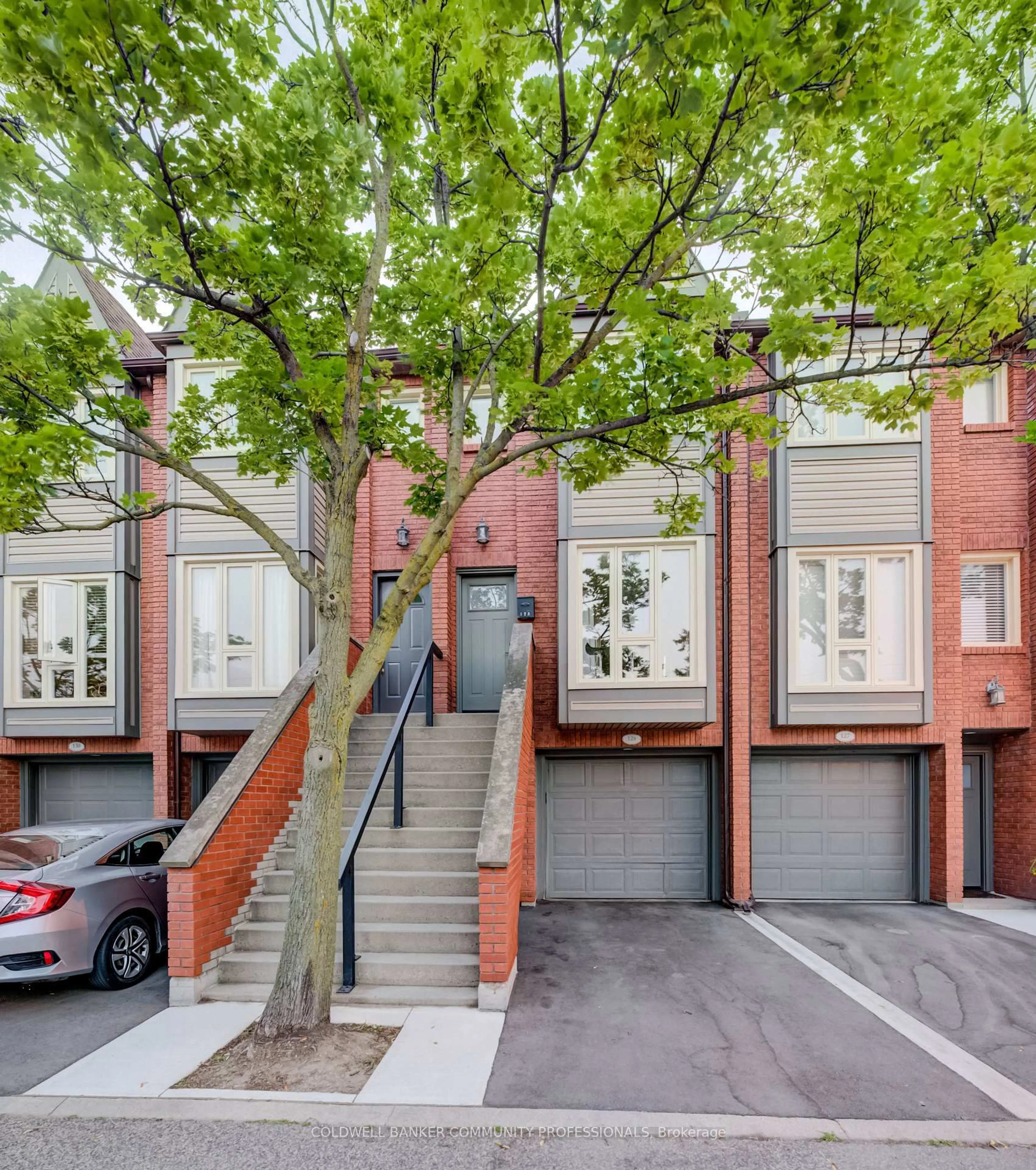 Home with brick exterior material, street for 895 Maple Ave #128, Burlington Ontario L7S 2H7