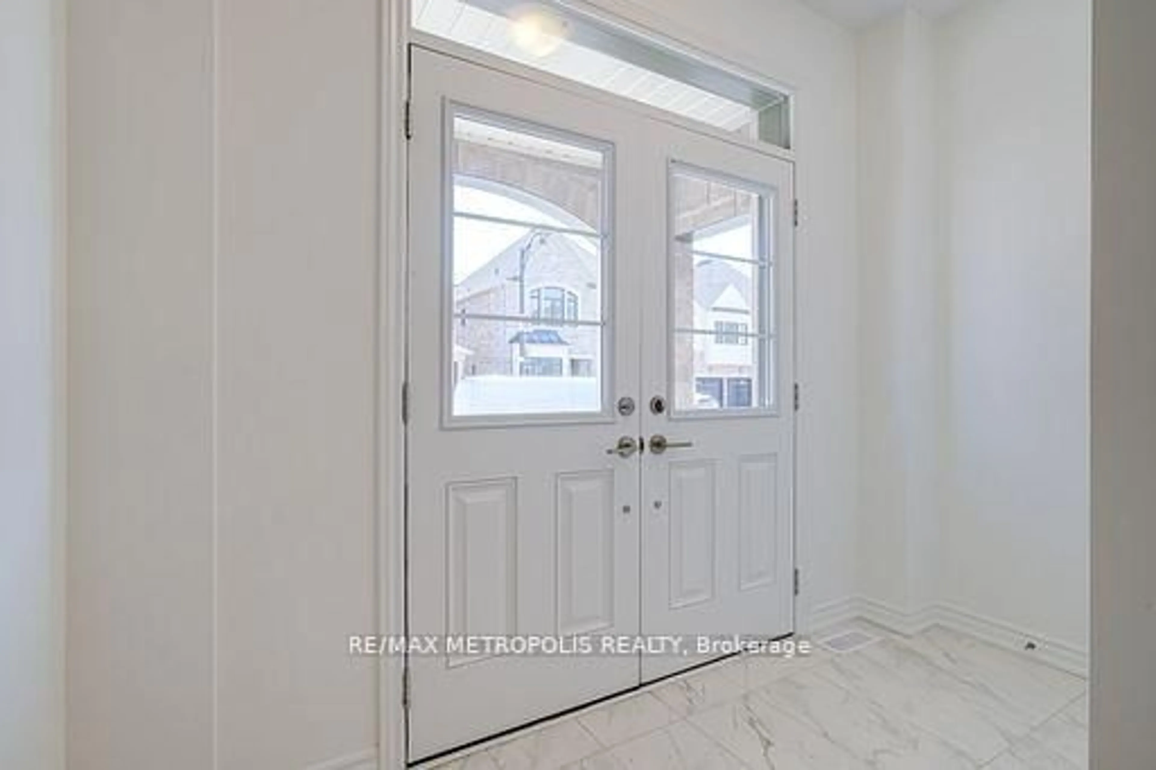 Indoor entryway for 1481 Buttercup Crt, Milton Ontario L9E 1G5
