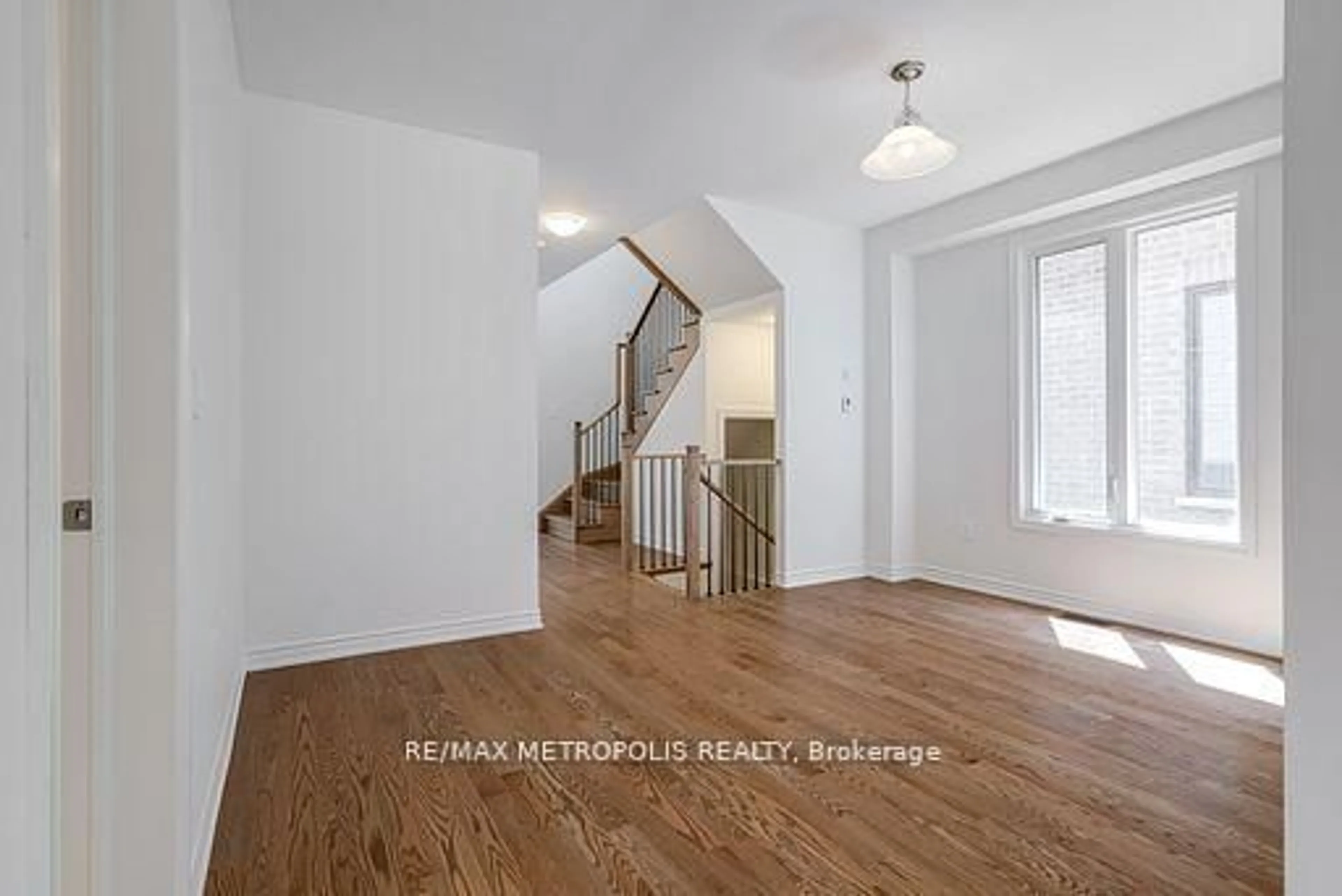 Indoor entryway for 1481 Buttercup Crt, Milton Ontario L9E 1G5