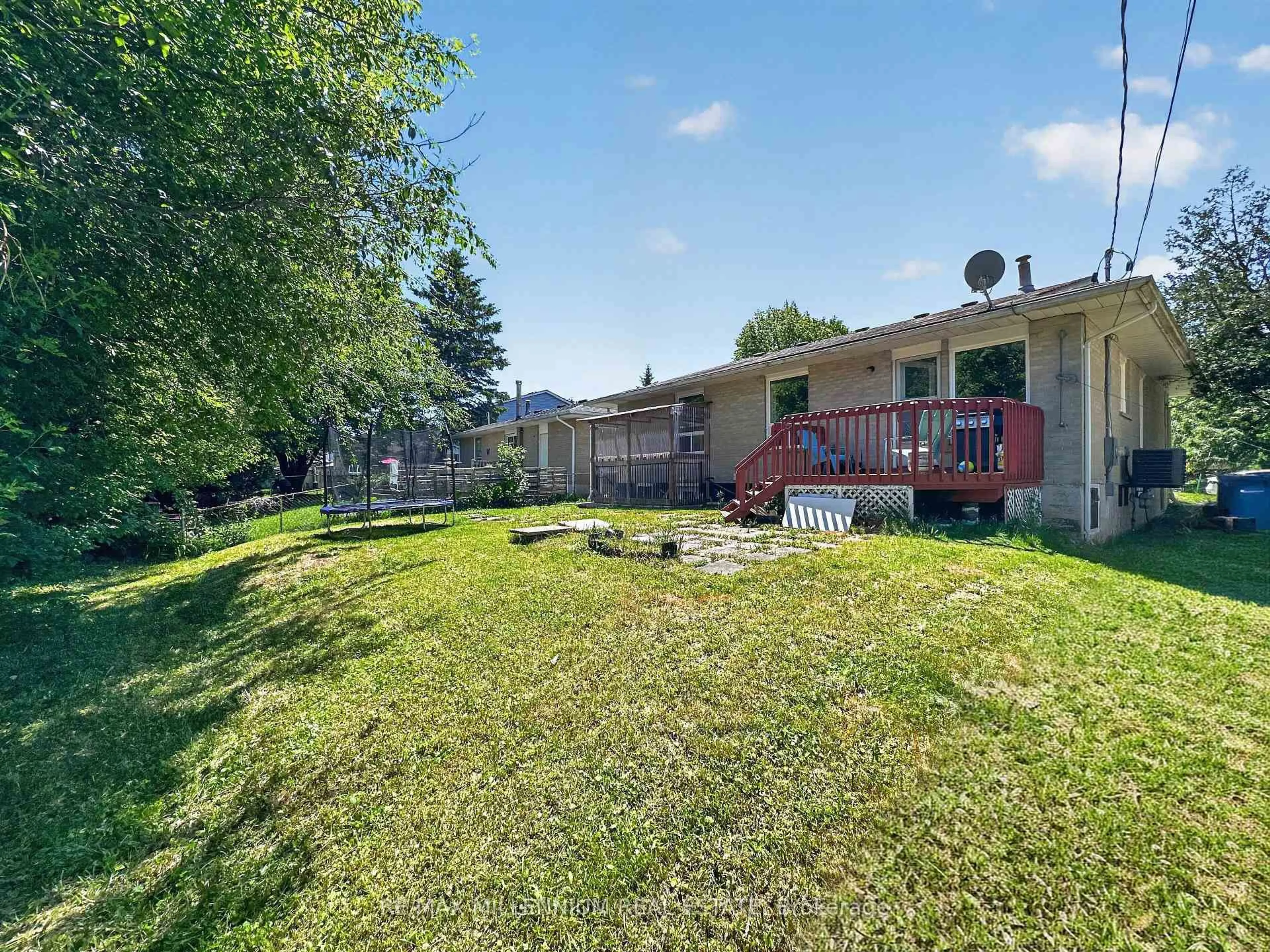 Patio, unknown for 19 Cardwell St, Orangeville Ontario L9W 2V7