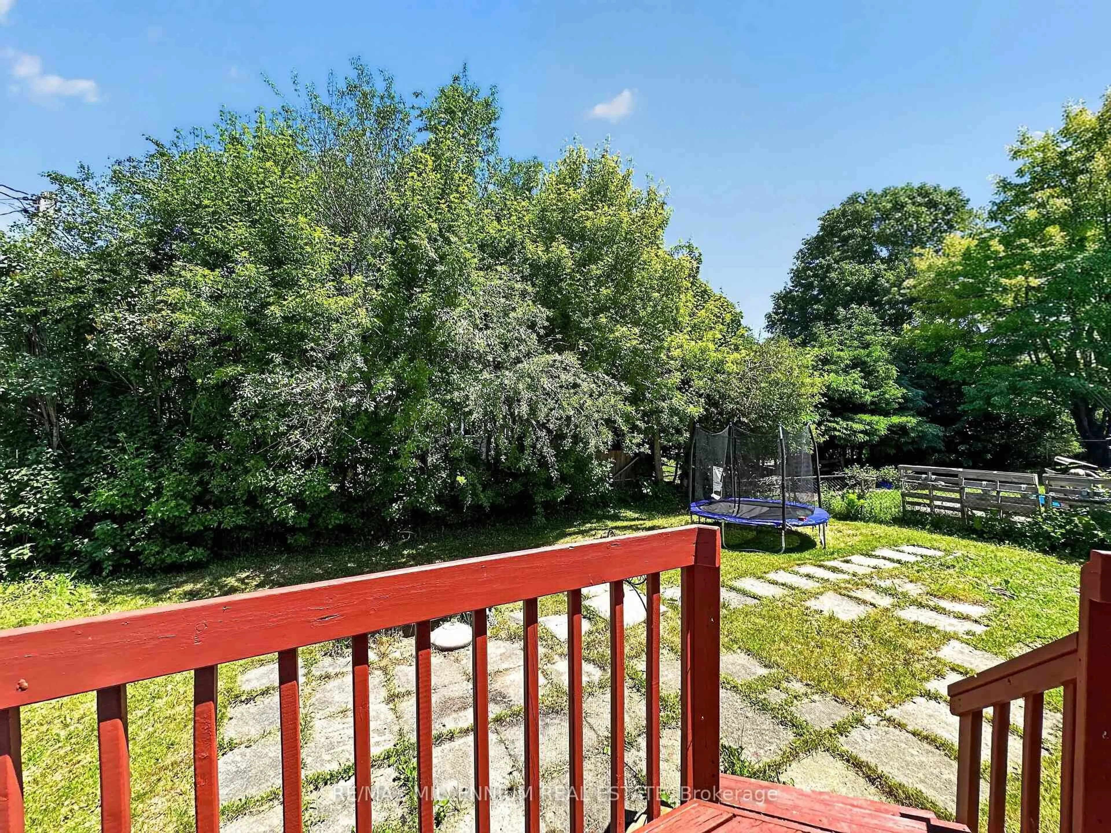 A pic from outside/outdoor area/front of a property/back of a property/a pic from drone, unknown for 19 Cardwell St, Orangeville Ontario L9W 2V7