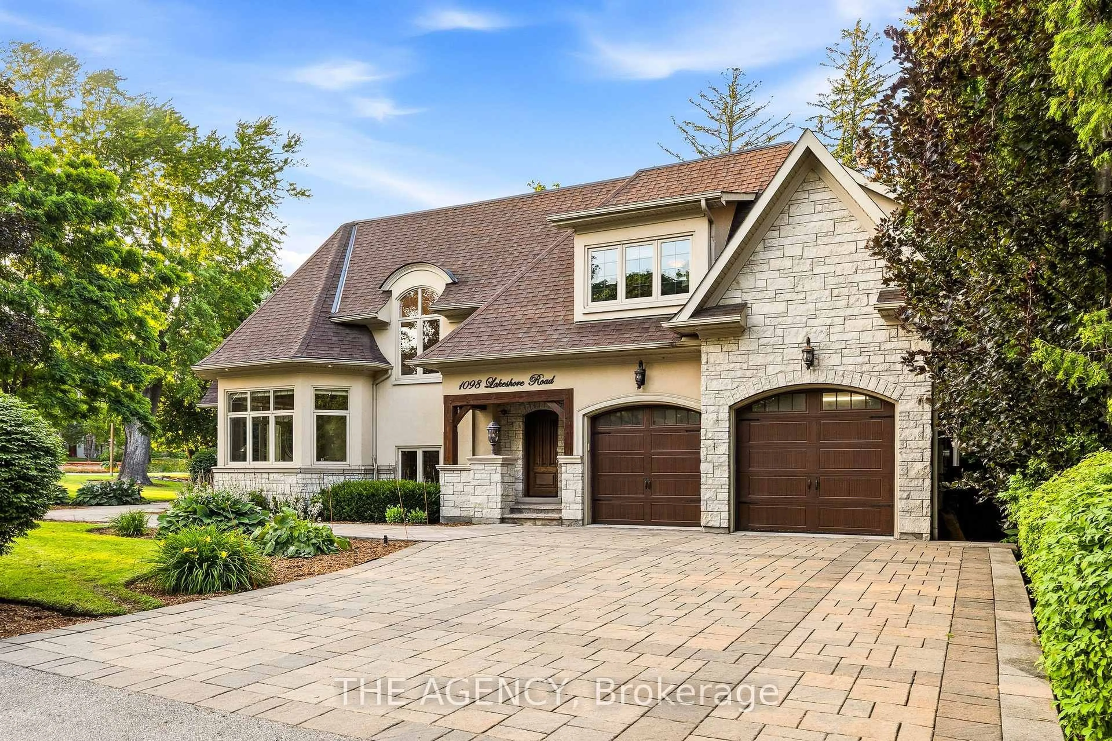 Home with brick exterior material, street for 1098 Lakeshore Rd, Oakville Ontario L6L 1E9