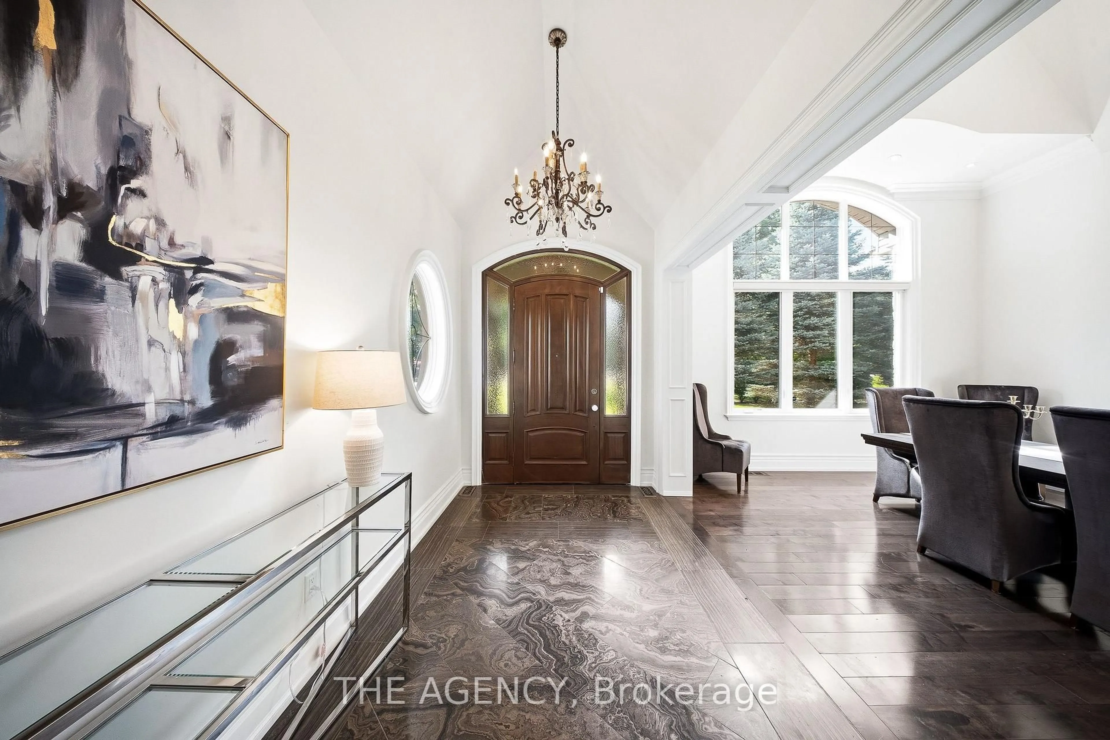Indoor entryway for 1098 Lakeshore Rd, Oakville Ontario L6L 1E9