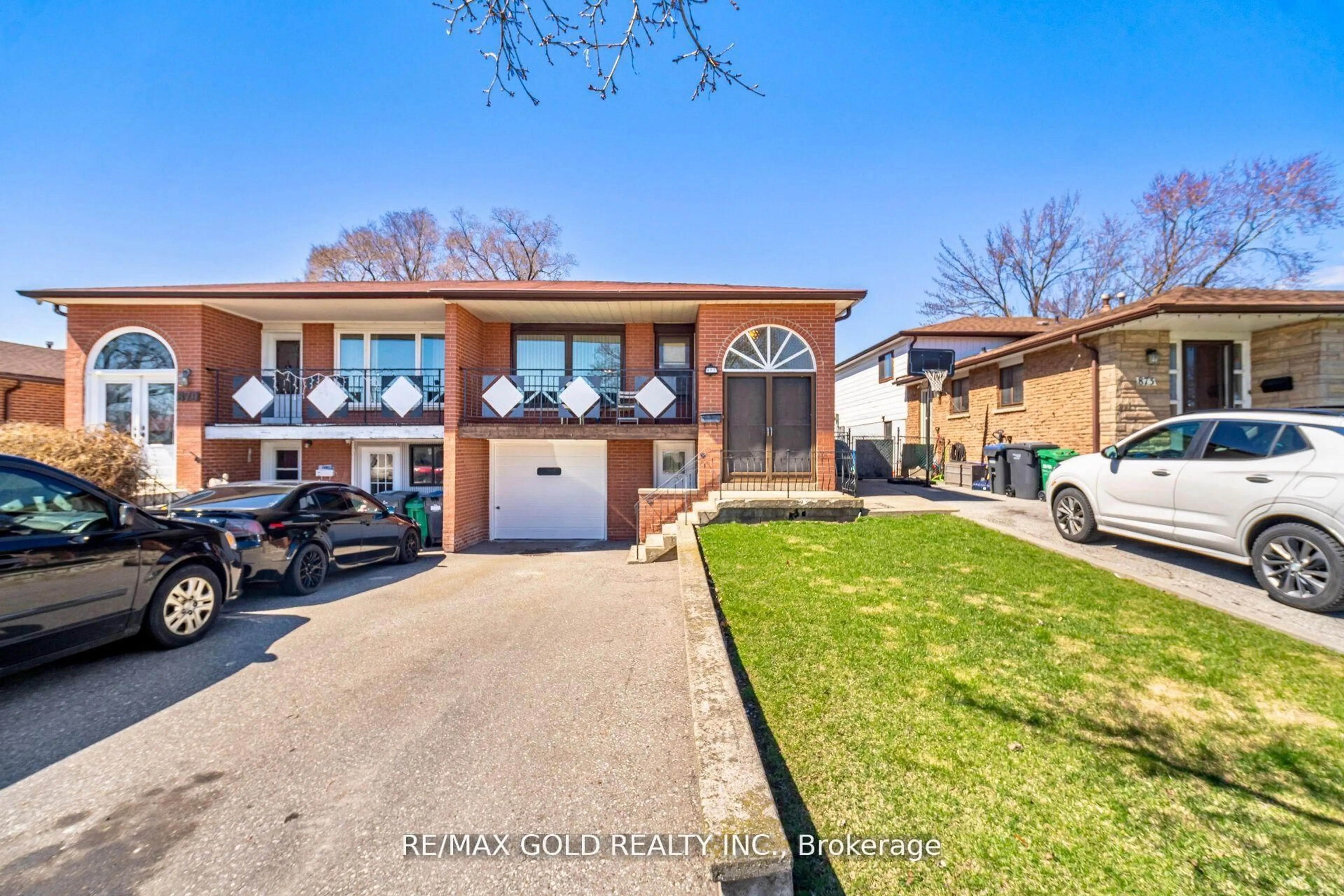 Home with brick exterior material, street for 877 Consort Cres, Mississauga Ontario L5C 1J8