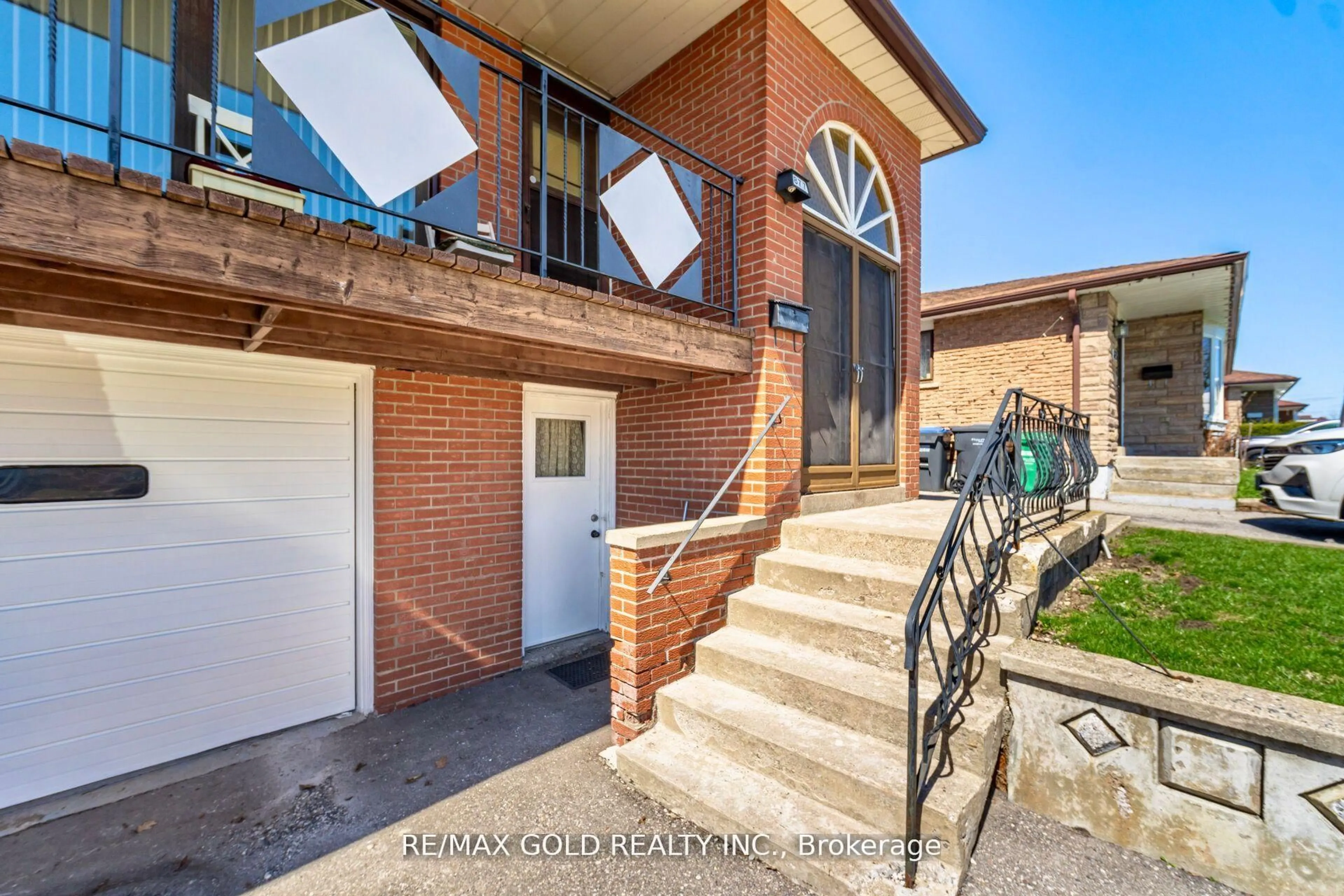 Home with brick exterior material, street for 877 Consort Cres, Mississauga Ontario L5C 1J8