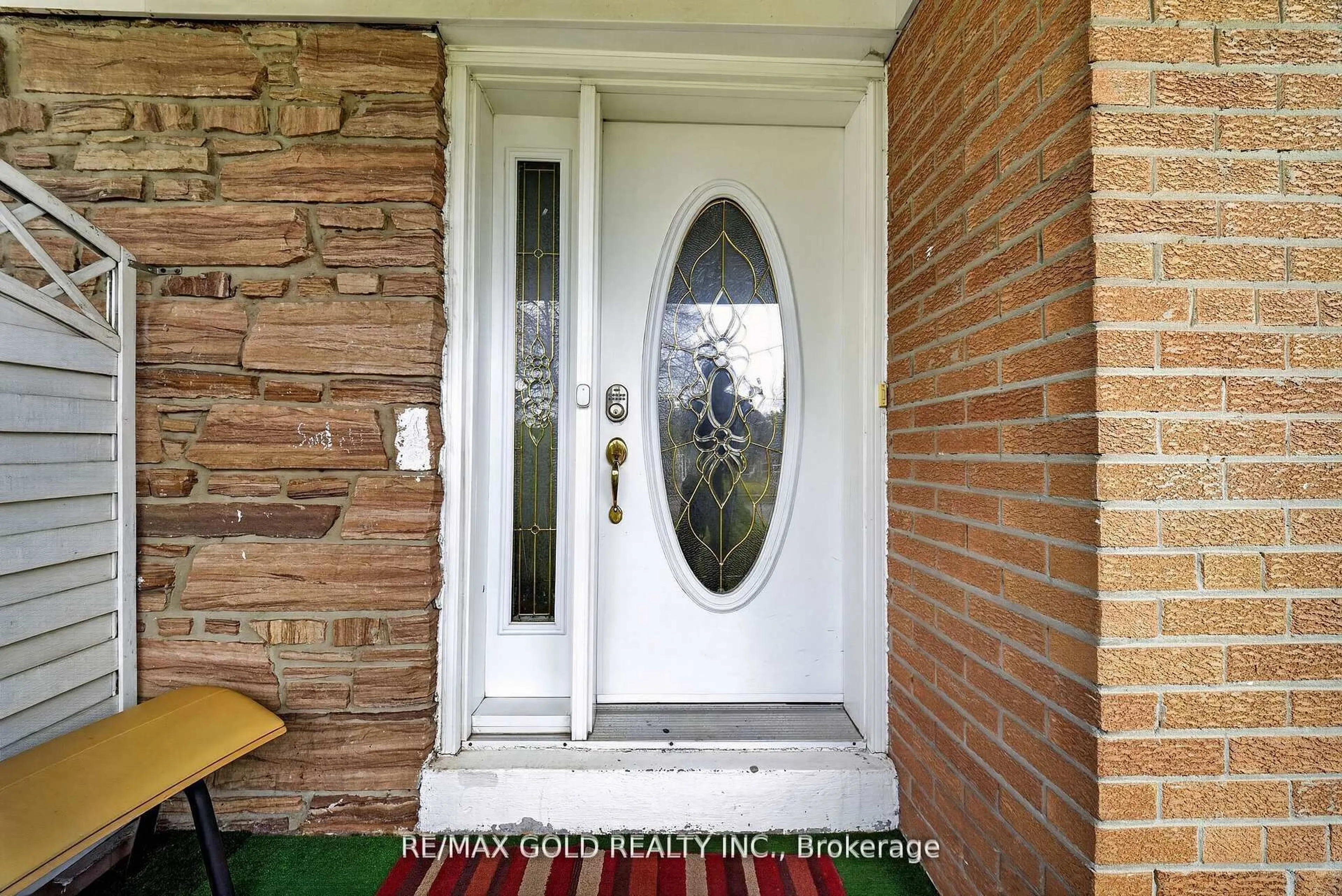 Indoor entryway for 3289 Victory Cres, Mississauga Ontario L4T 1M1