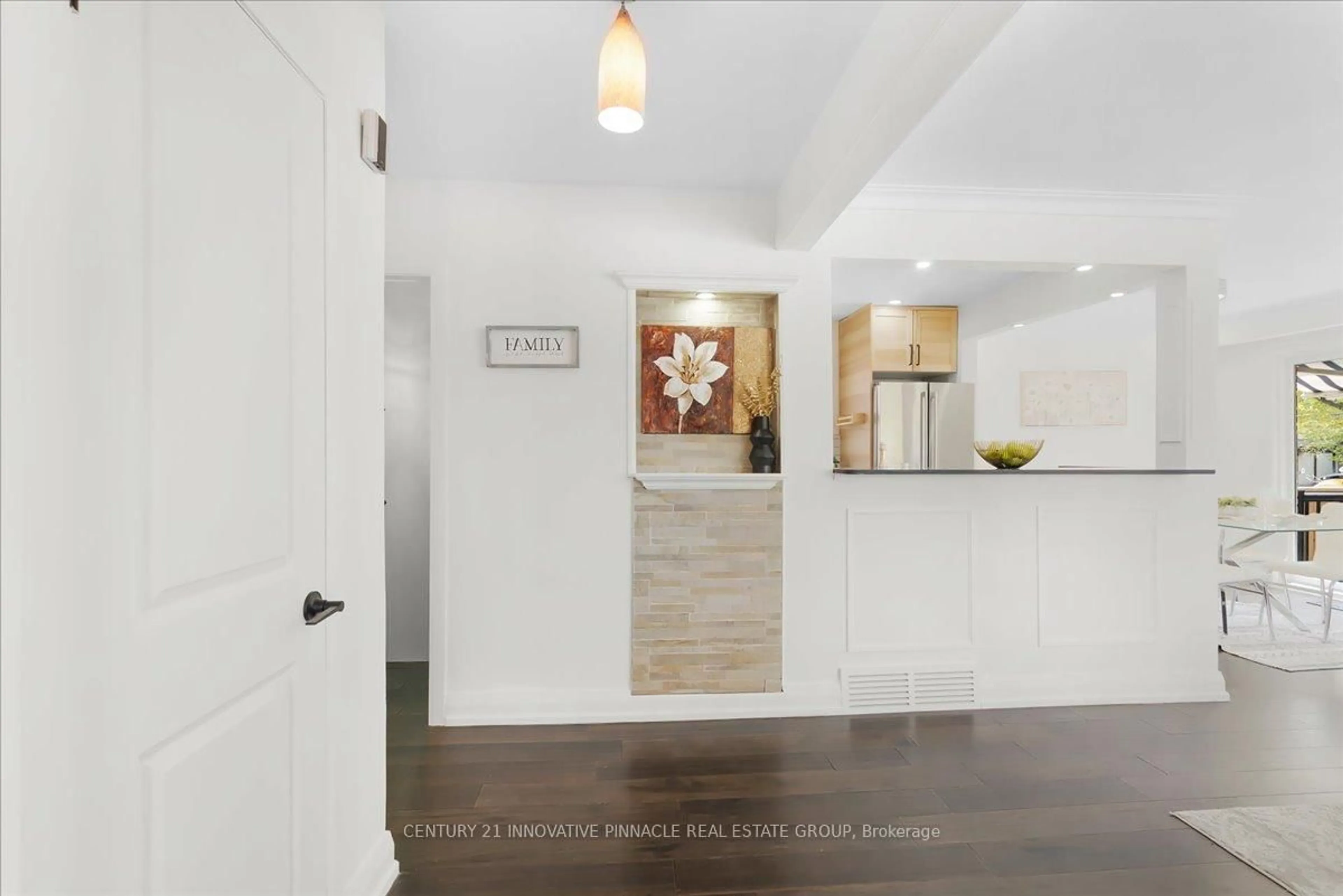 Indoor entryway for 1 Judhaven Rd, Toronto Ontario M9V 2P1