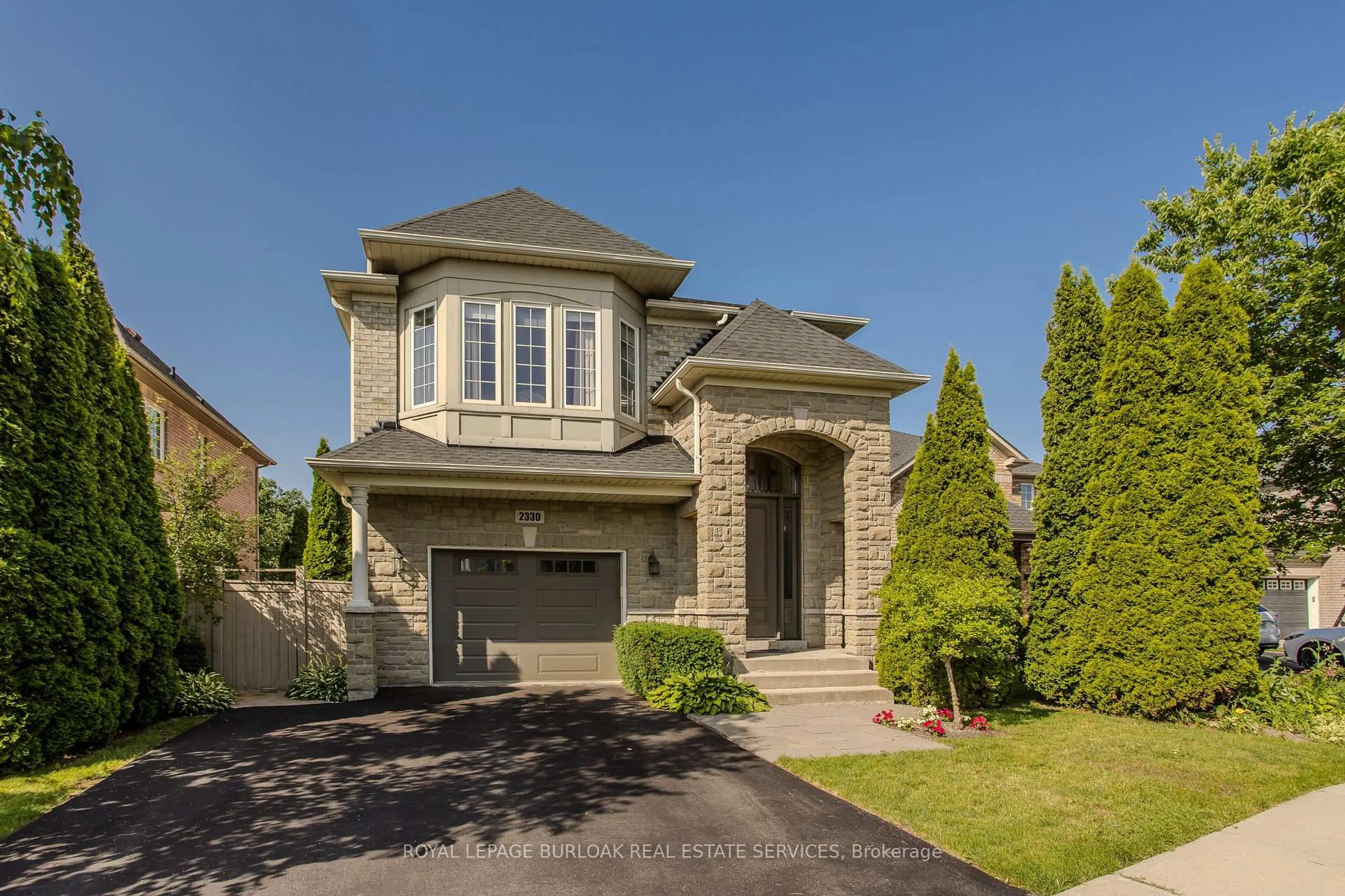 Home with brick exterior material, street for 2330 Valleyridge Dr, Oakville Ontario L6M 5C7