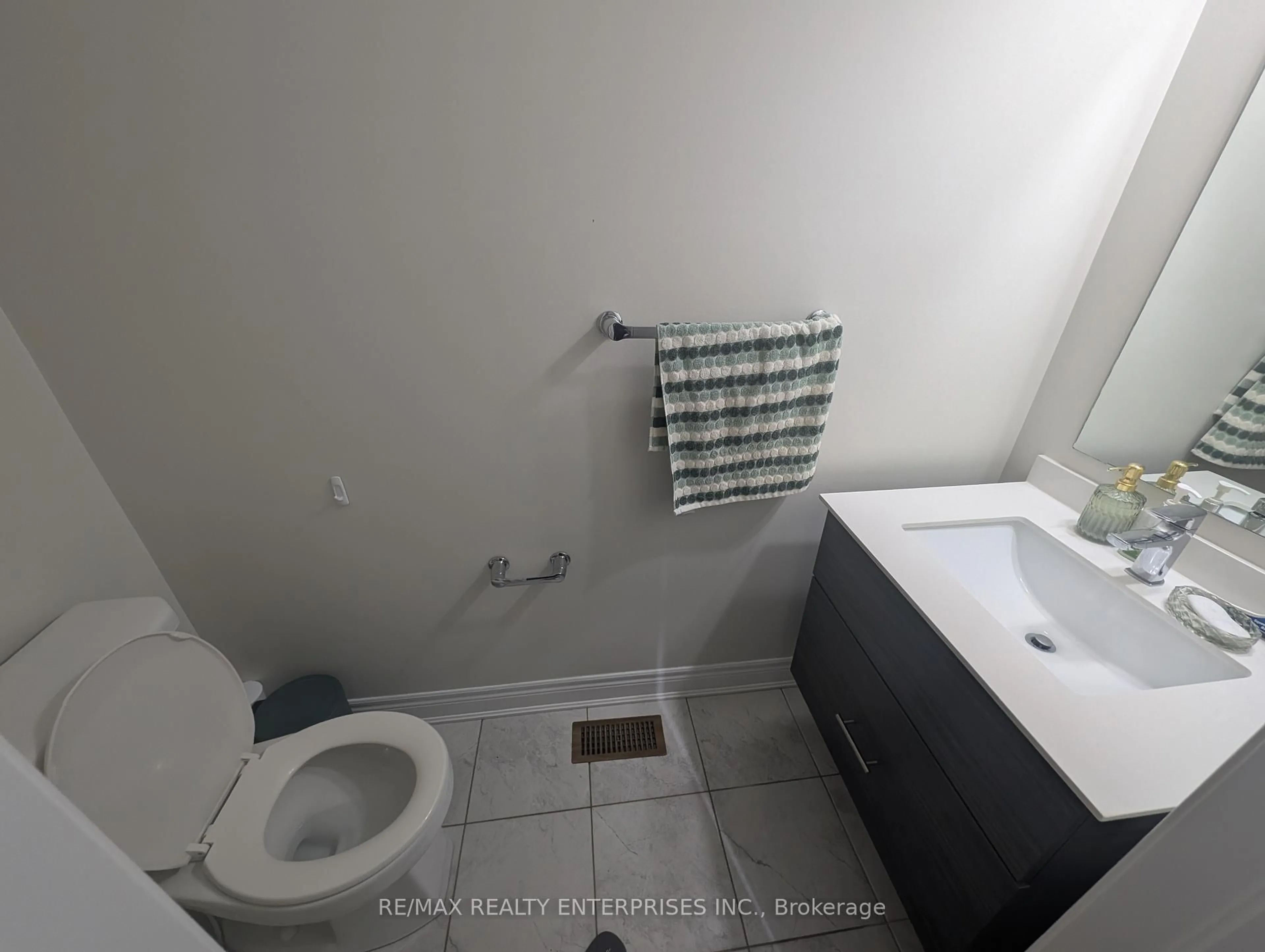 Standard bathroom, floor is not visible for 1155 Hamman Way, Milton Ontario L9B 1K2