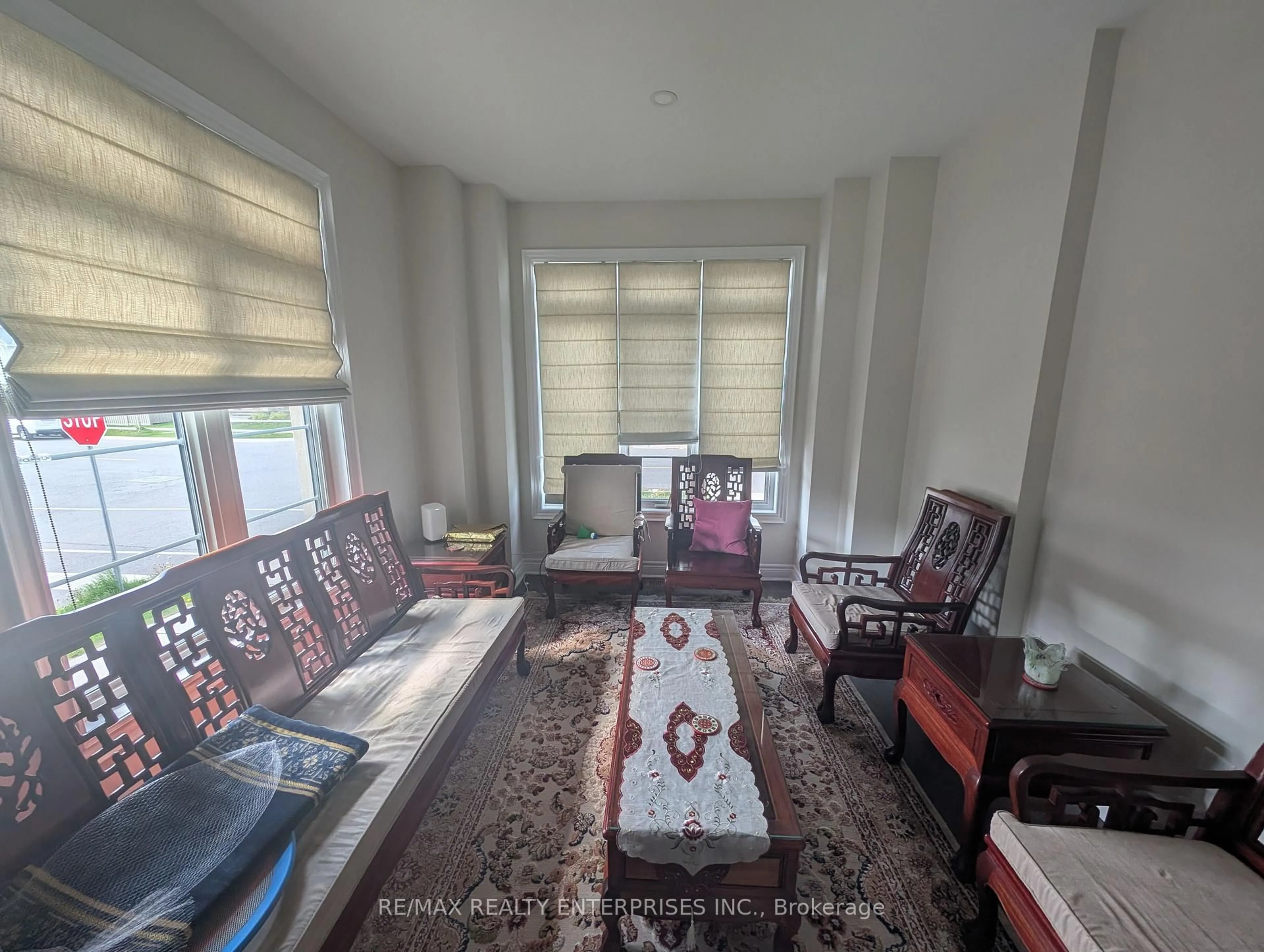 Living room with furniture, unknown for 1155 Hamman Way, Milton Ontario L9B 1K2