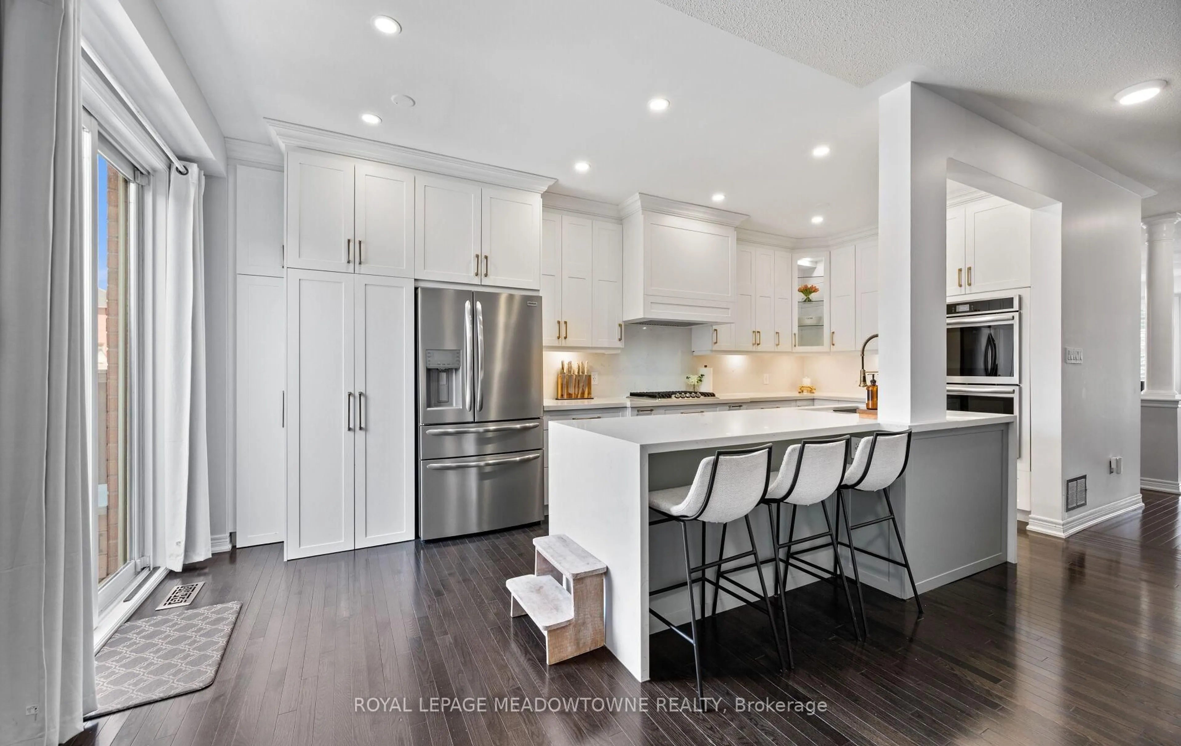 Contemporary kitchen, unknown for 12 Shediac Rd, Brampton Ontario L6Y 0V8
