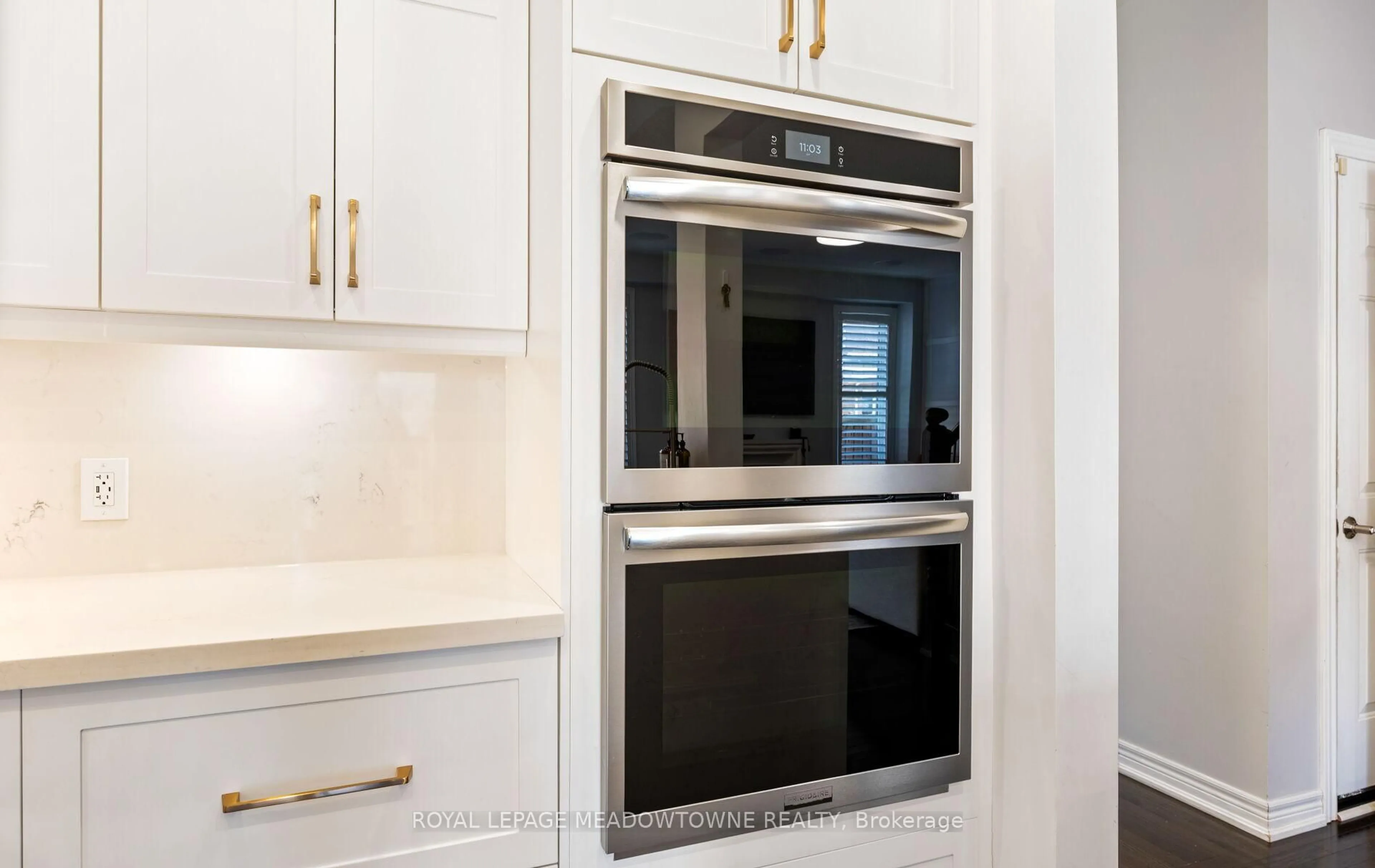 Contemporary kitchen, unknown for 12 Shediac Rd, Brampton Ontario L6Y 0V8