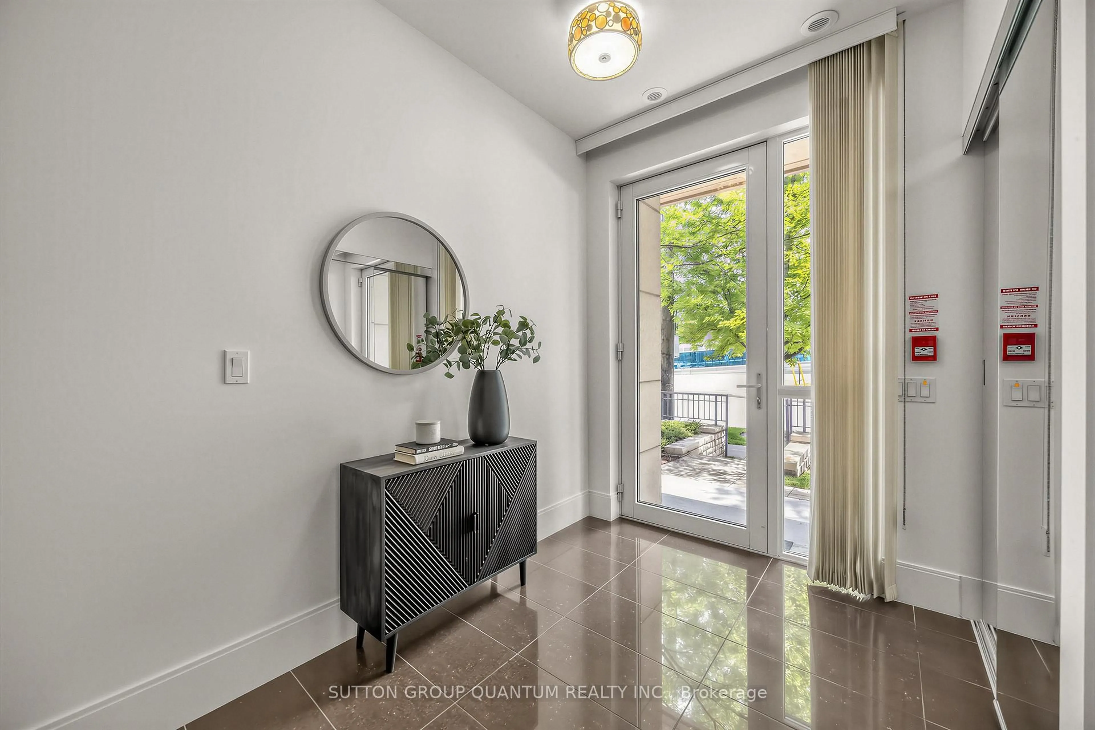 Indoor entryway for 15 Viking Lane #Th02, Toronto Ontario M9B 0A4