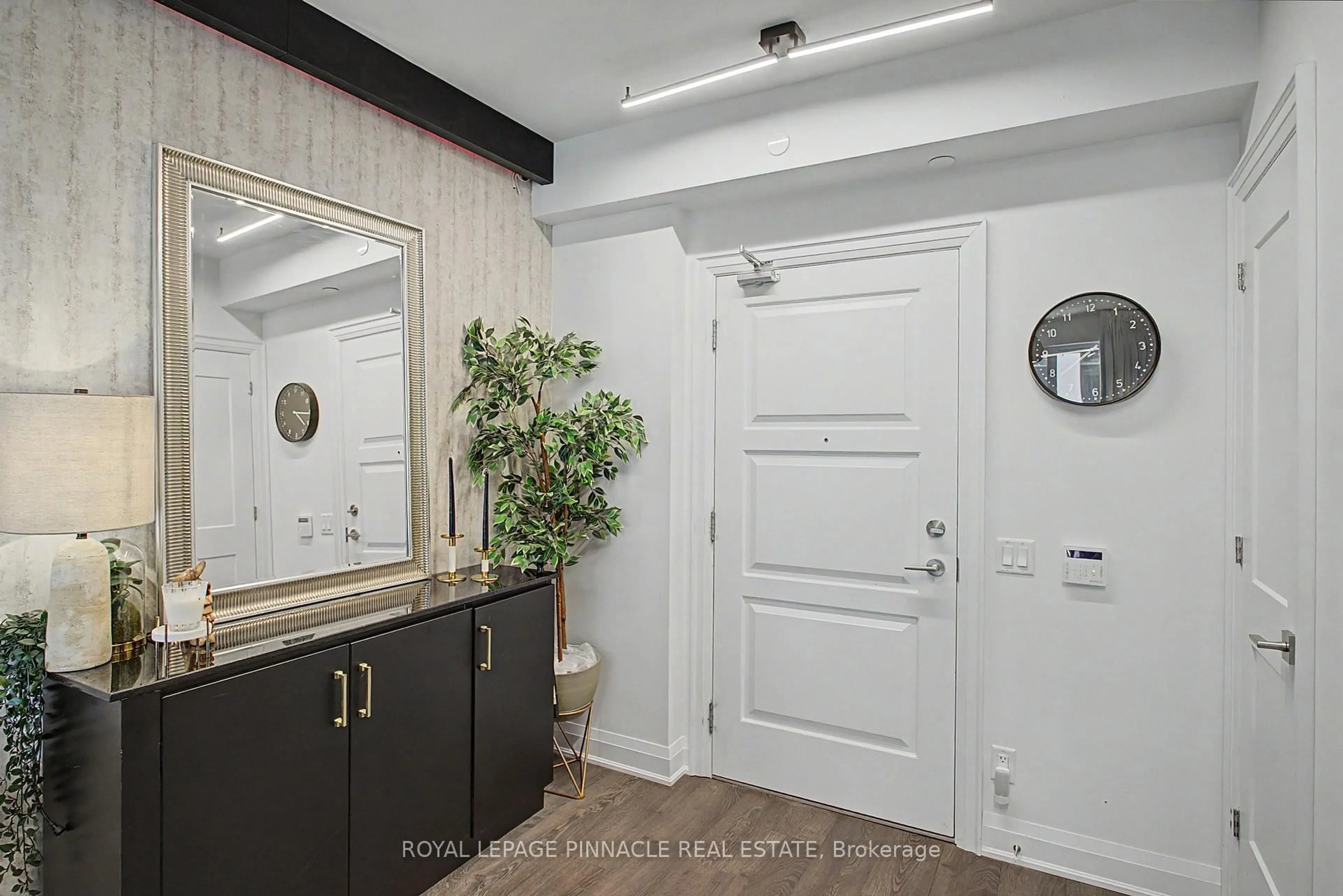 trreb/IMG-W13520836_3d5193e0-dd95-4c0c-824d-3bd1f7b24e6a-l.jpg