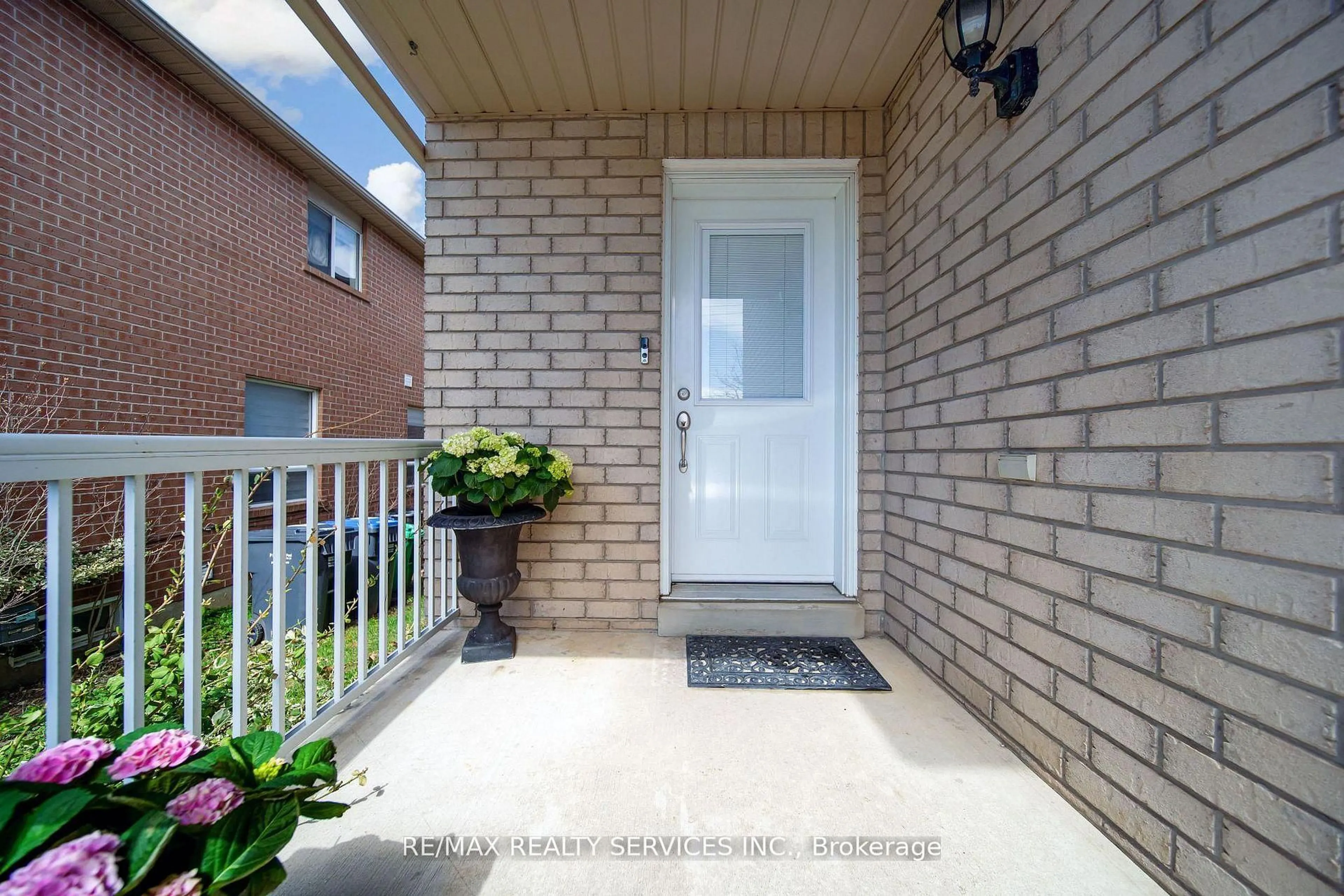 Indoor entryway for 81 Roadmaster Lane, Brampton Ontario L7A 3A8