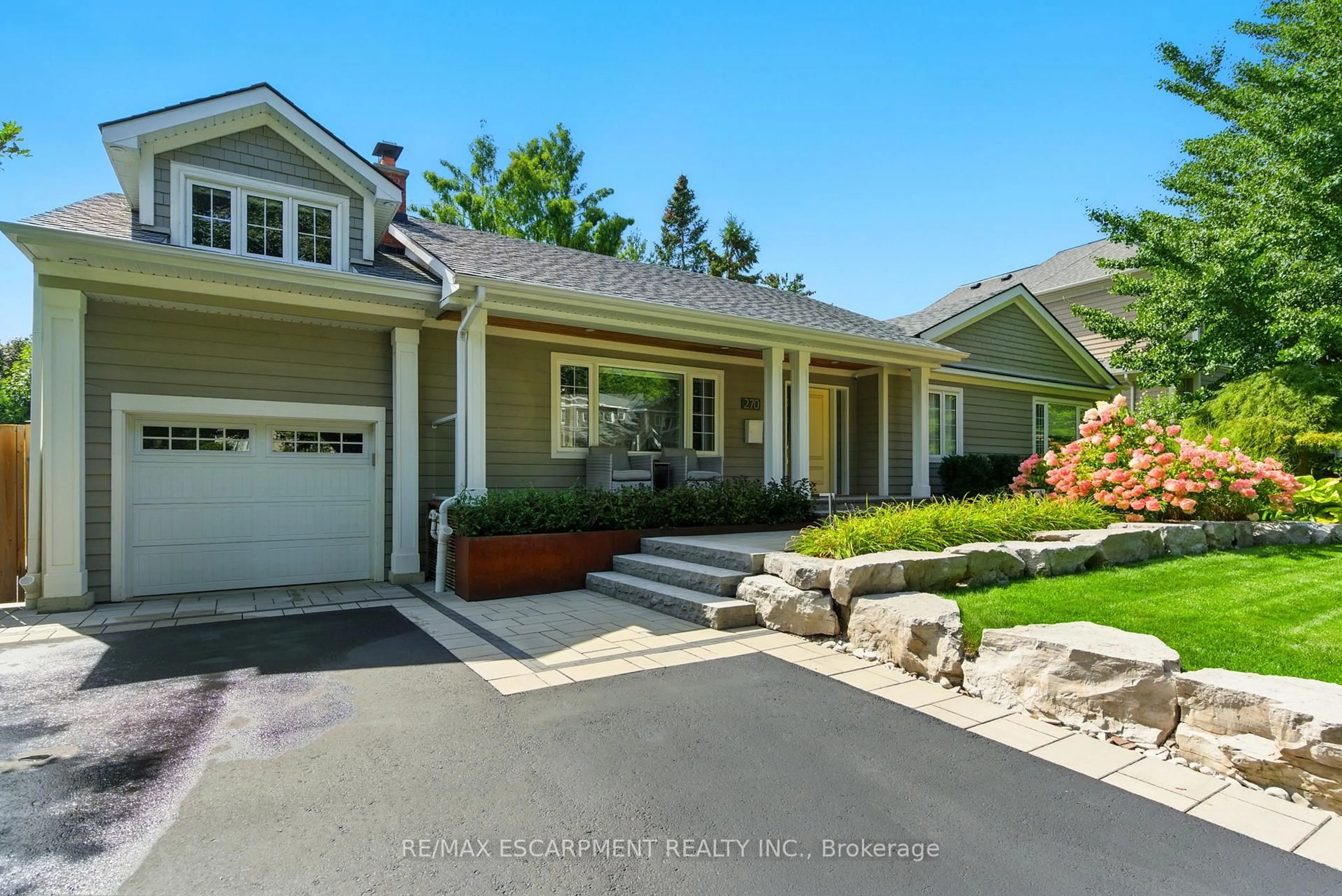Home with vinyl exterior material, street for 270 Poplar Dr, Burlington Ontario L7L 2N4