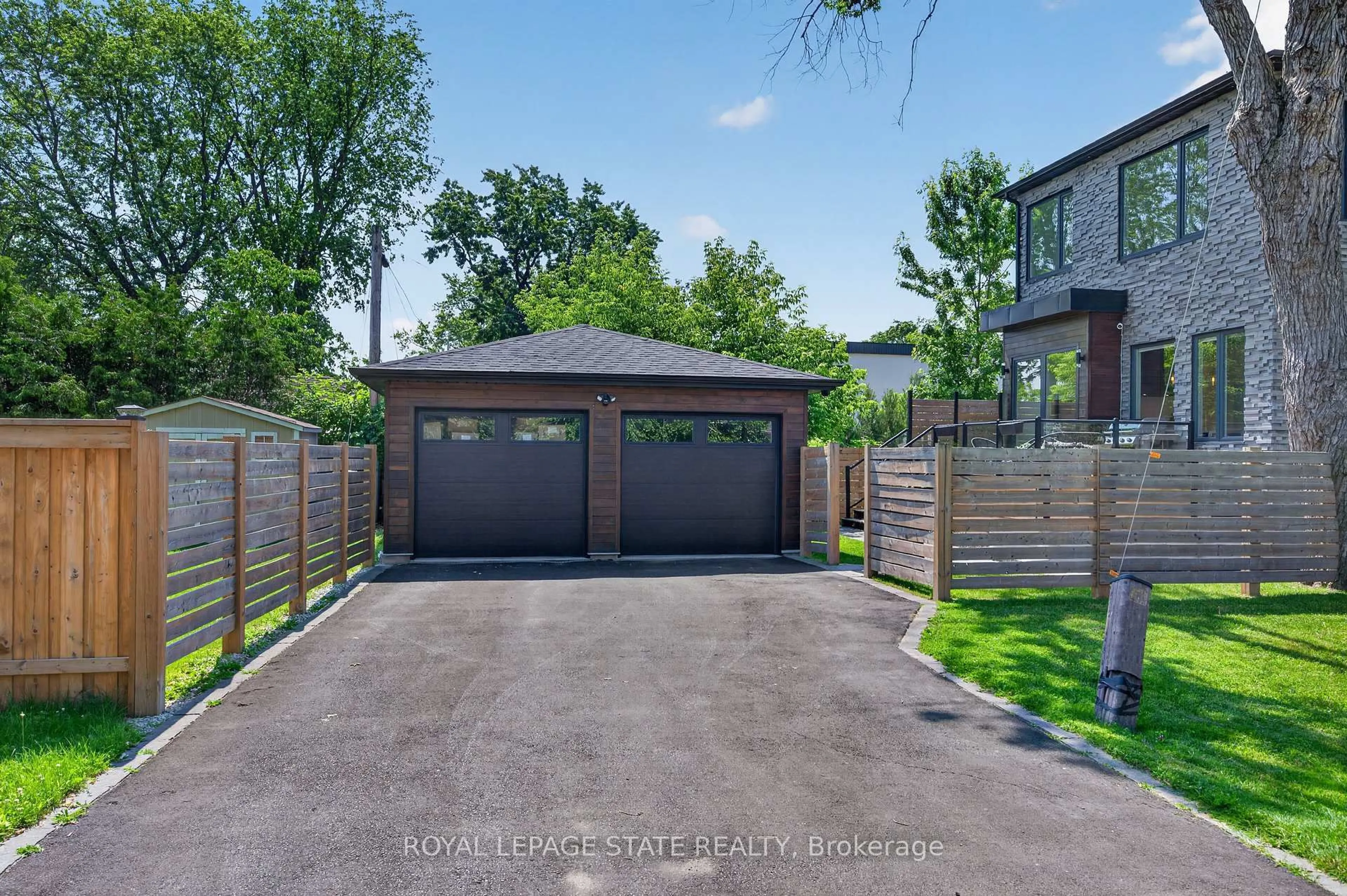 Unknown for 1047 Meredith Ave, Mississauga Ontario L5E 2C6