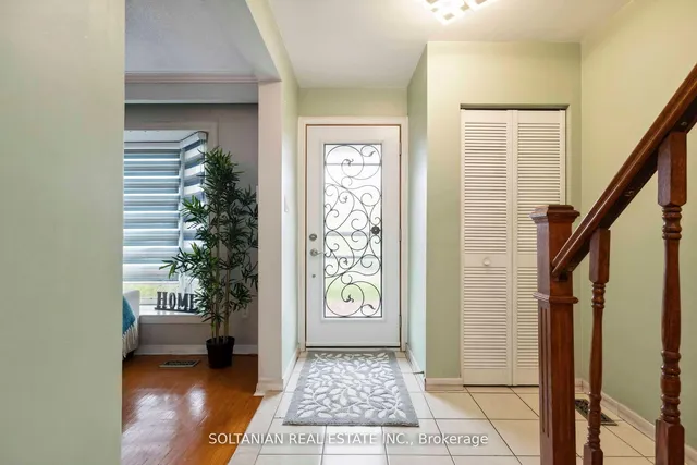 102 Elnathan Cres, Toronto 4