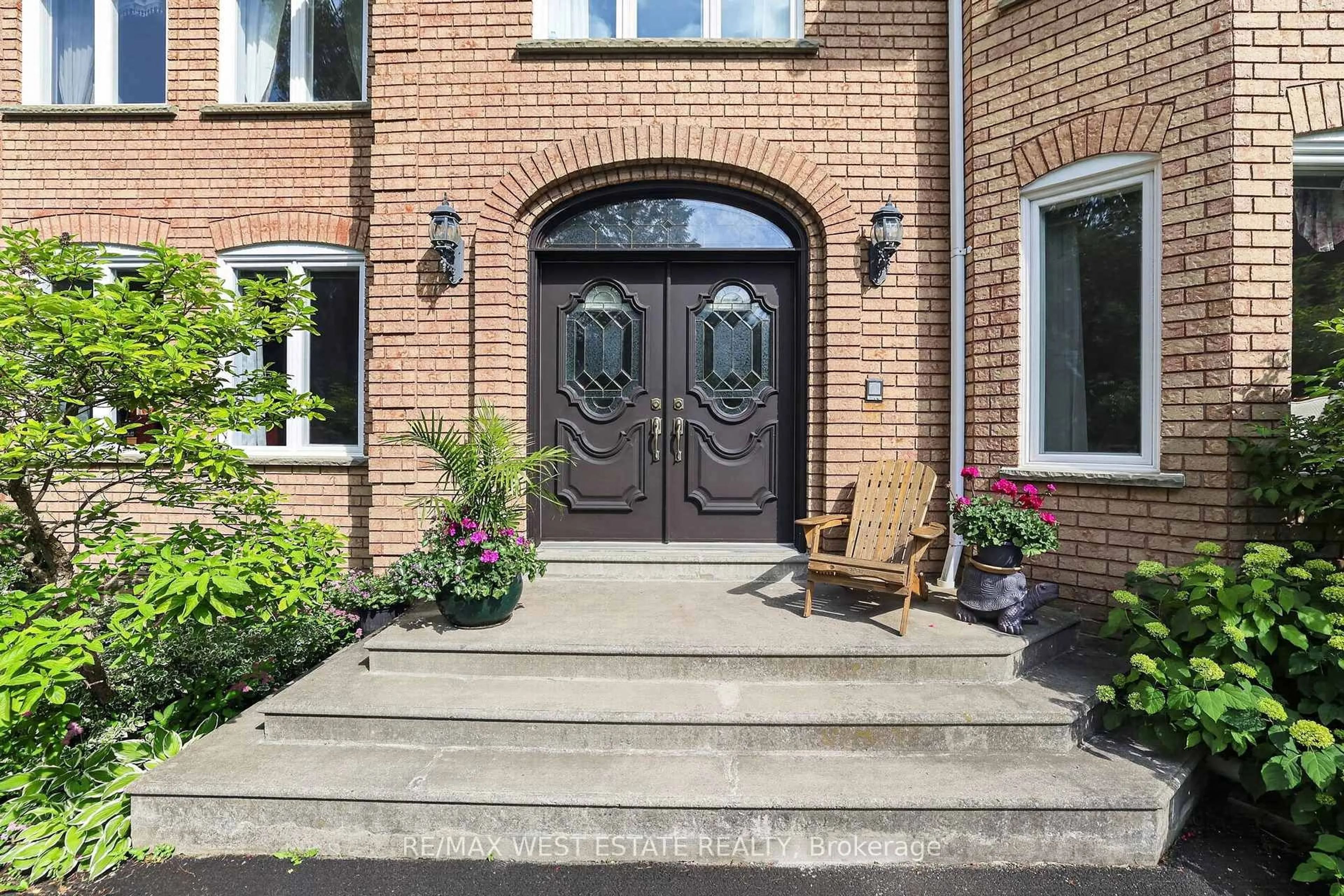 Indoor entryway for 3 Country Lane Dr, Caledon Ontario L7E 0B4
