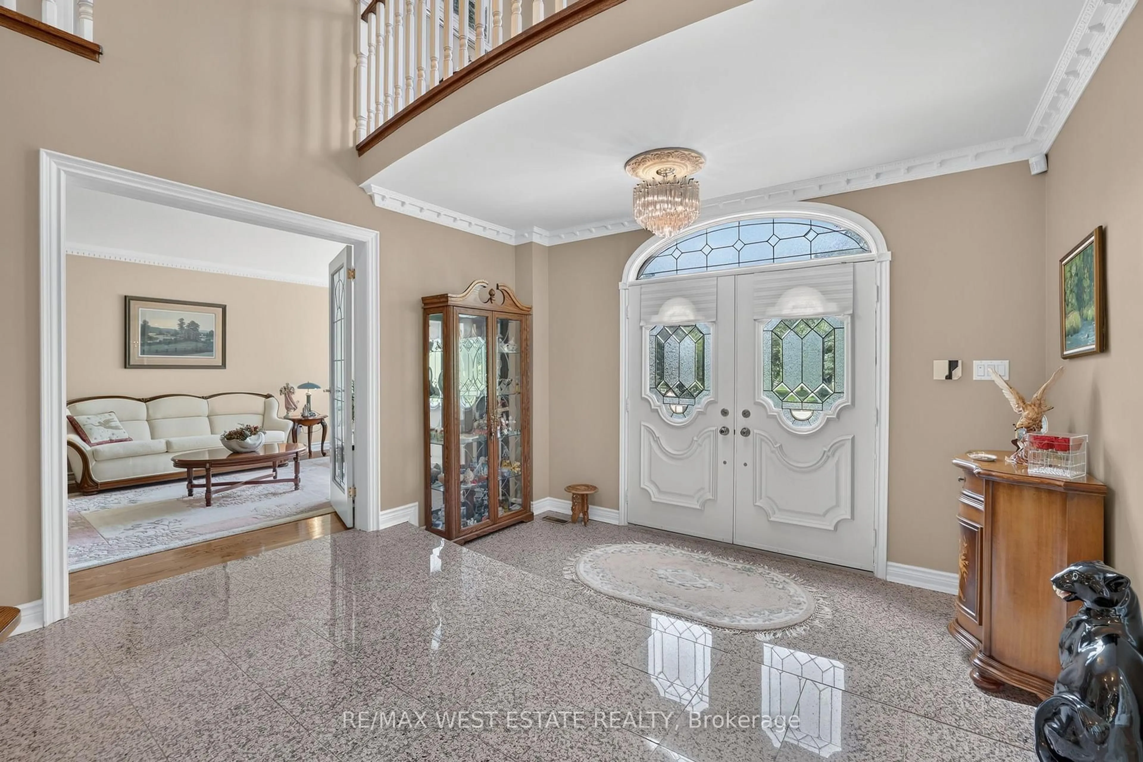 Indoor foyer for 3 Country Lane Dr, Caledon Ontario L7E 0B4