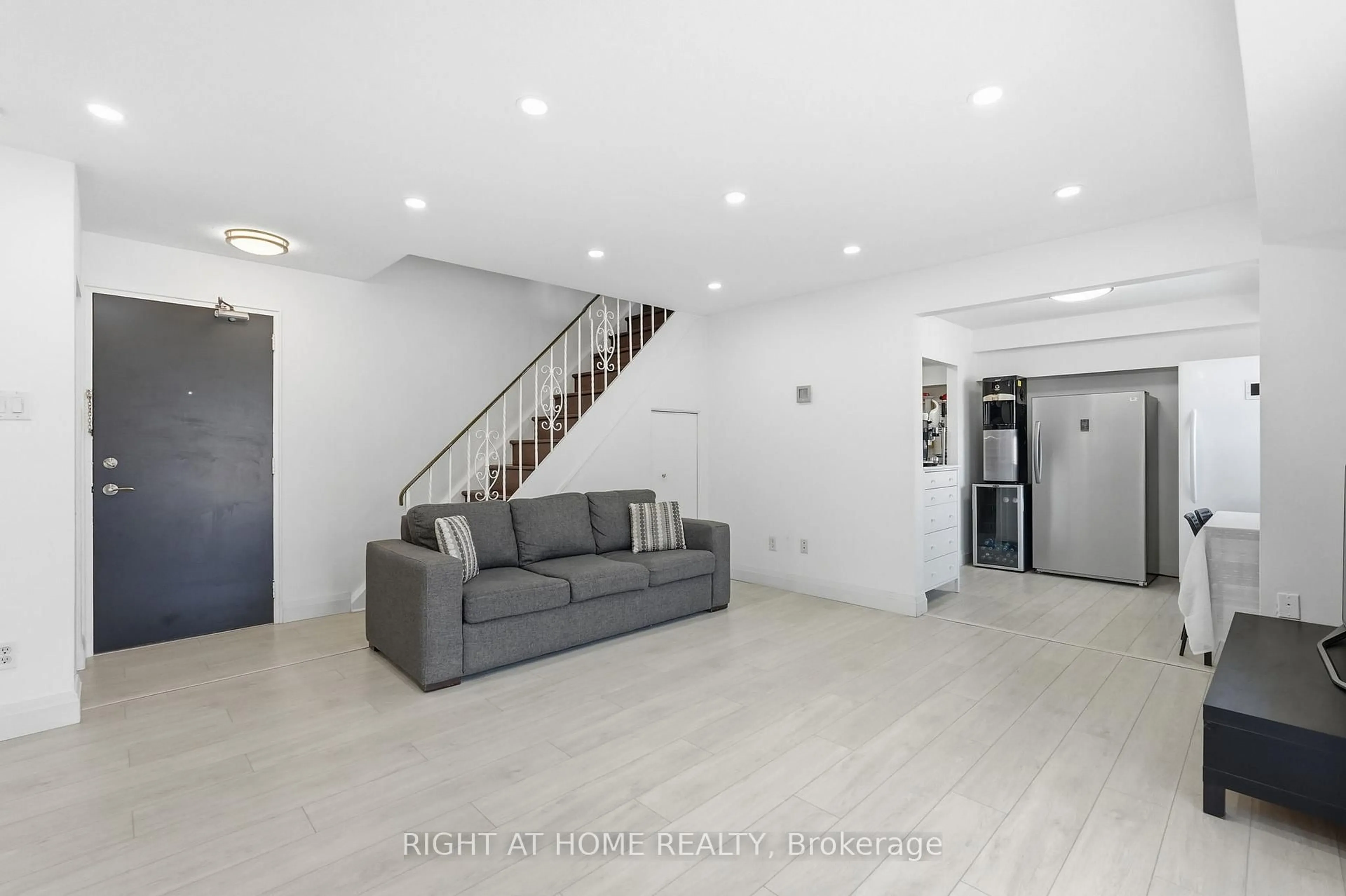 Unknown for 475 Claridge Rd #4, Burlington Ontario L7N 2S1