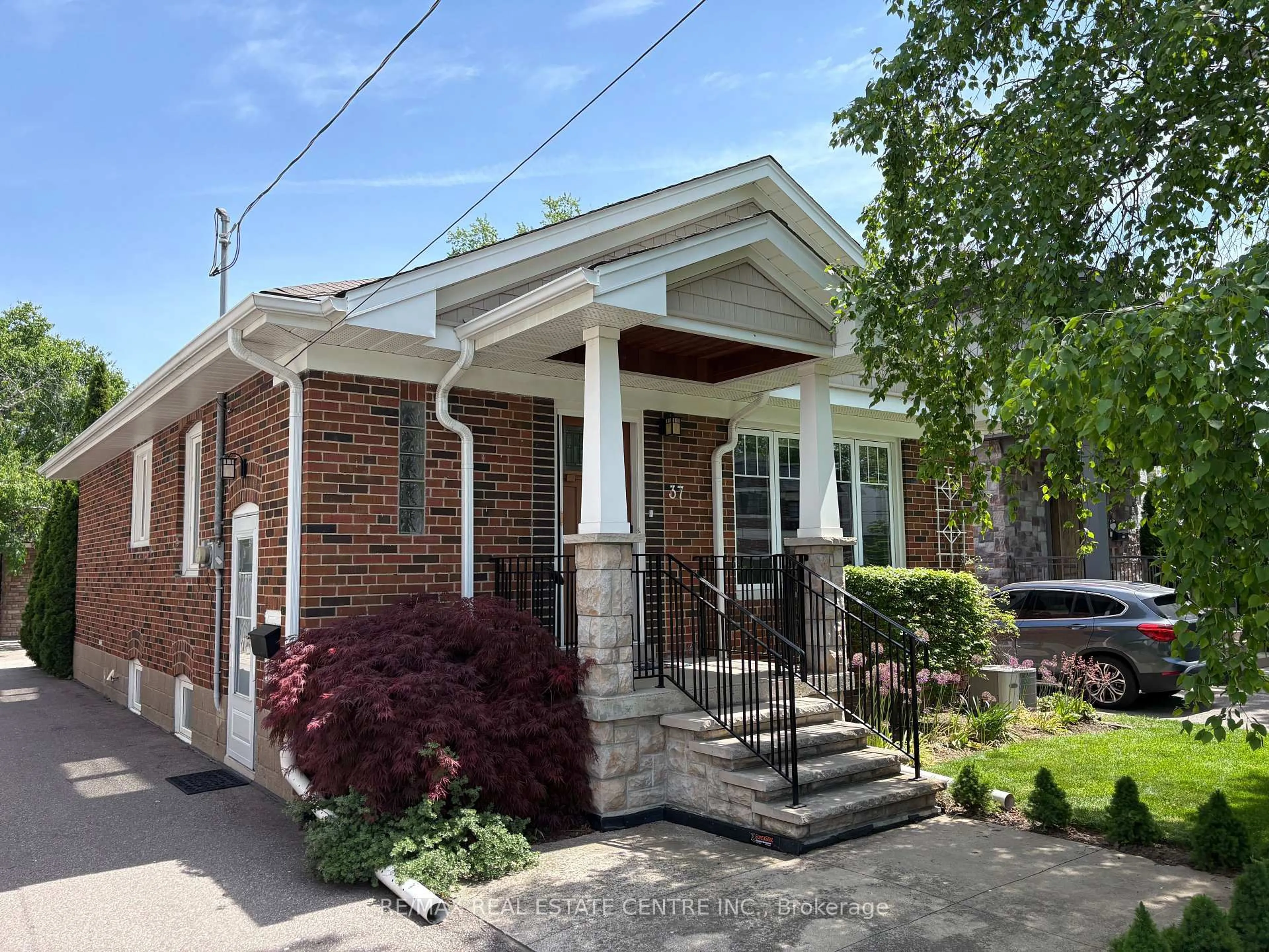 Home with brick exterior material, street for 37 Maple Ave, Mississauga Ontario L5H 2R9