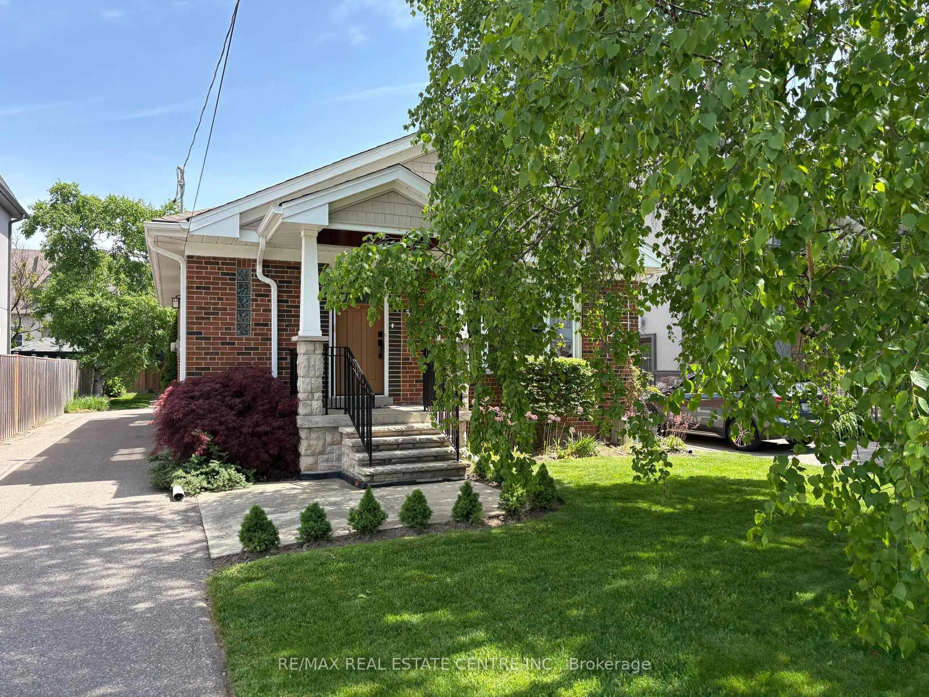 Unknown for 37 Maple Ave, Mississauga Ontario L5H 2R9