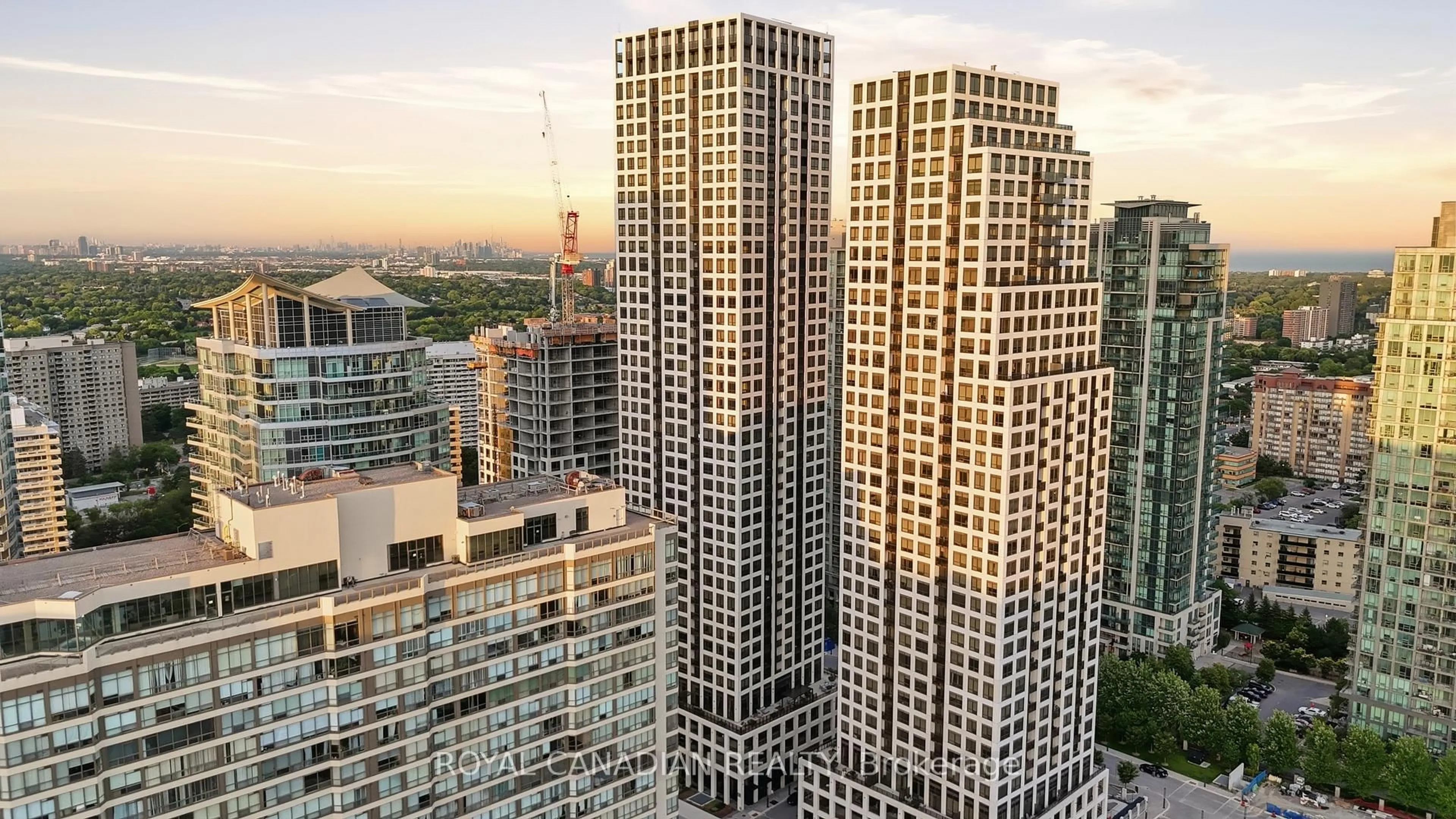 A pic from outside/outdoor area/front of a property/back of a property/a pic from drone, city buildings view from balcony for 30 Elm Dr #PH 02, Mississauga Ontario L5B 0N6