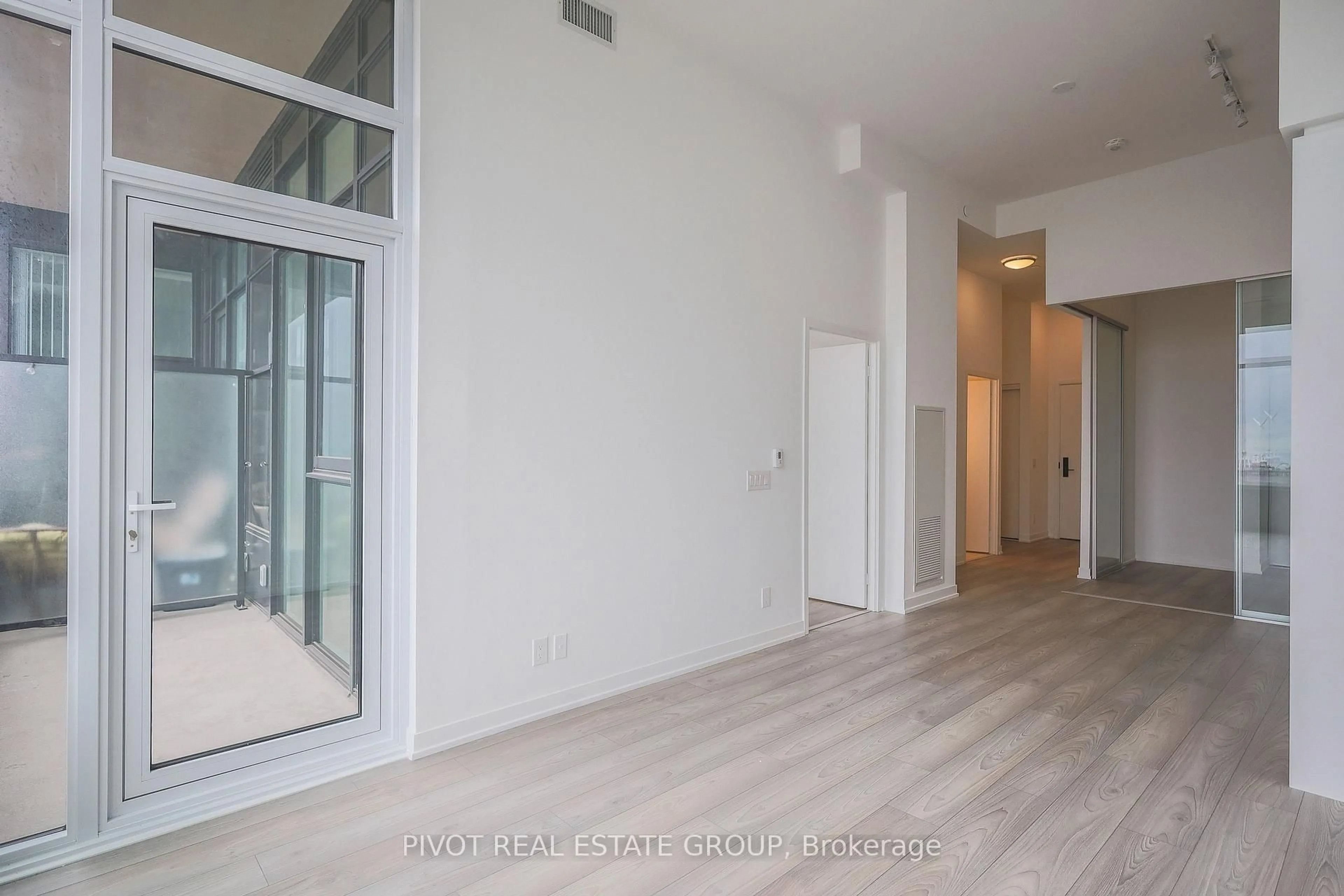 Unknown for 285 Dufferin St #715, Toronto Ontario M6K 0J2