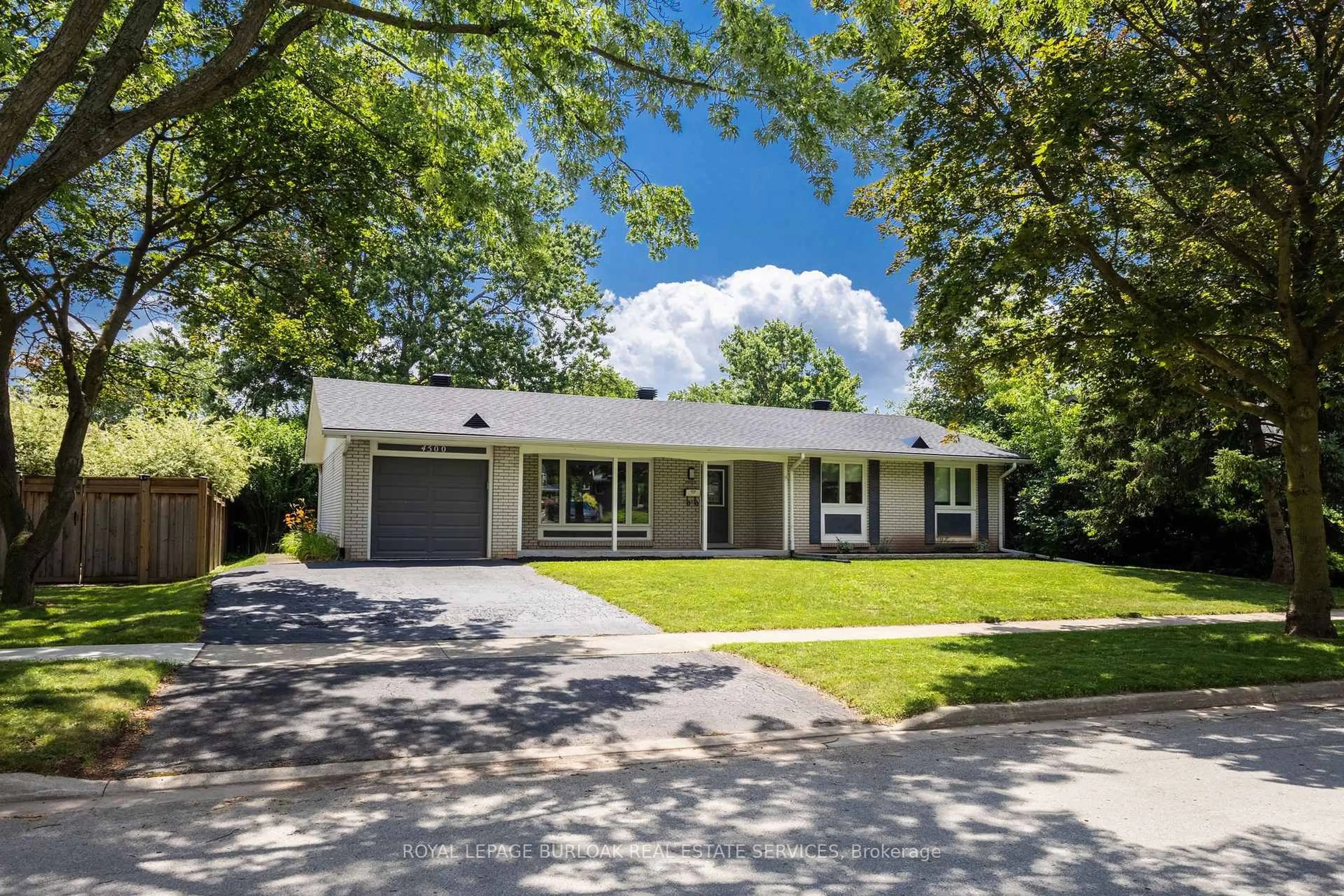 Home with vinyl exterior material, street for 4500 Rogers Rd, Burlington Ontario L7L 1S3