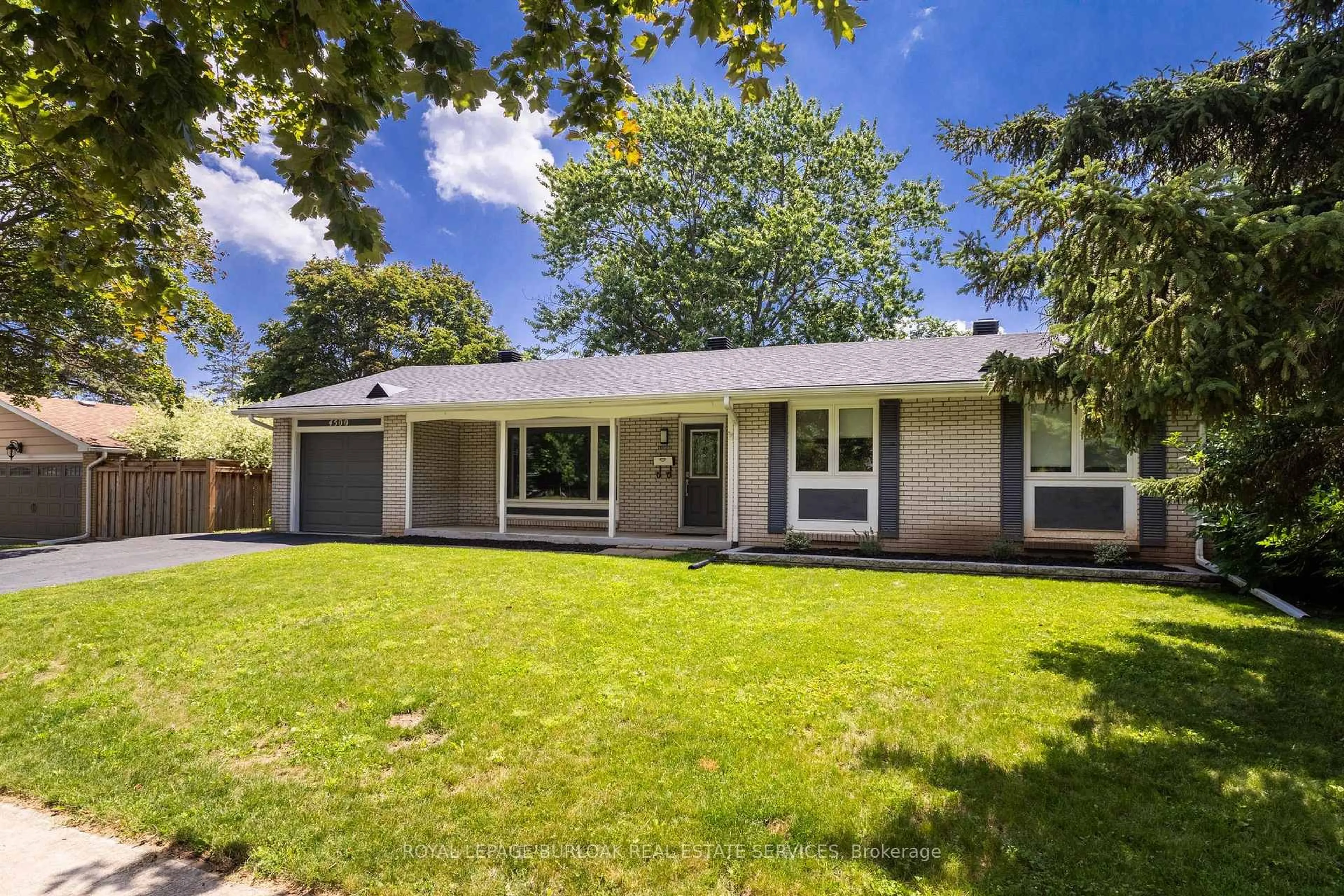 Home with vinyl exterior material, street for 4500 Rogers Rd, Burlington Ontario L7L 1S3