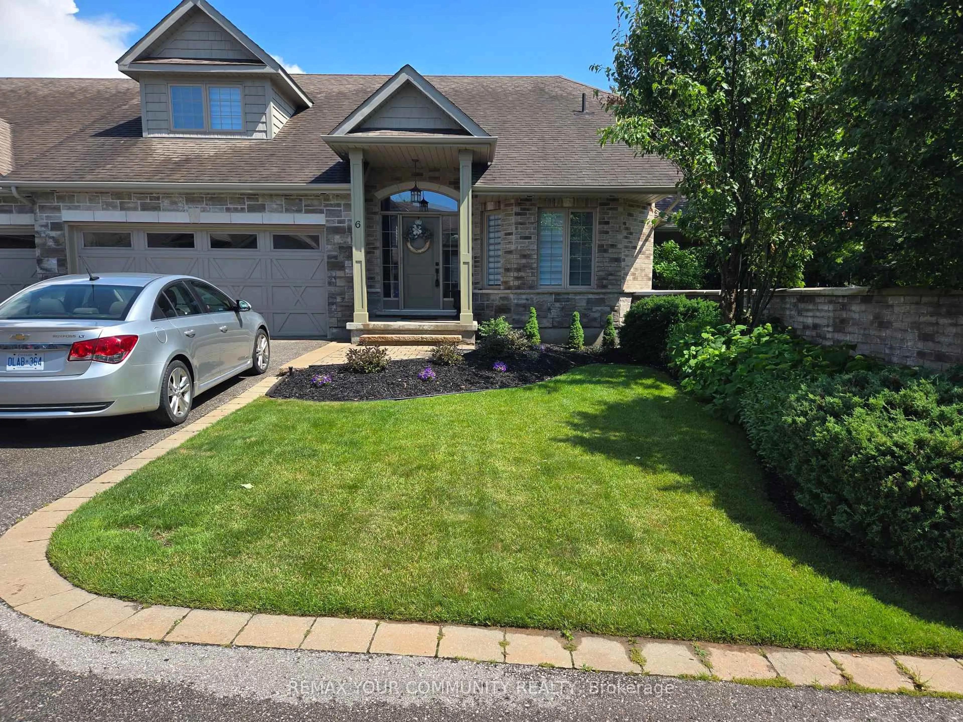 Unknown for 10 Reddington Dr #6, Caledon Ontario L7E 4C3